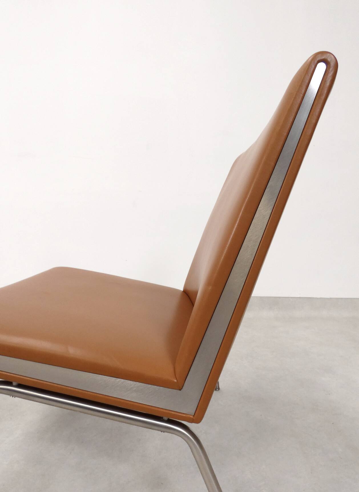 Airport lounge chair CH401 by Hans J. Wegner