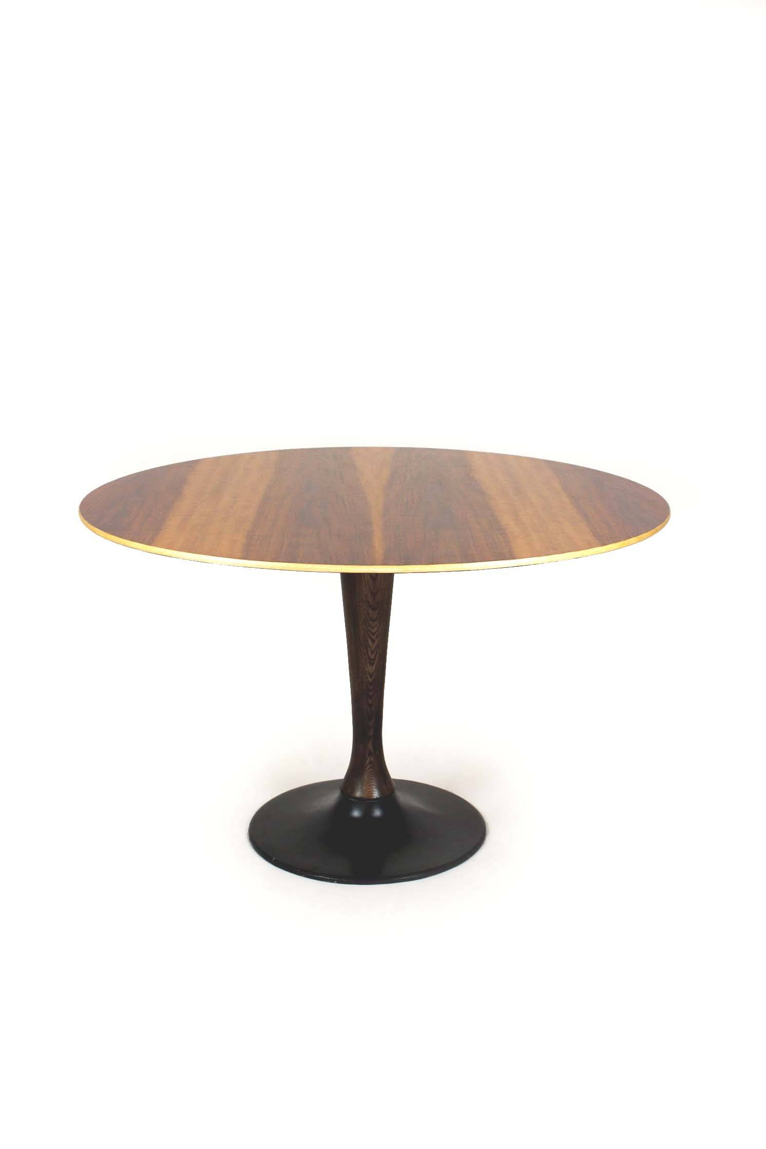 Mid-century modern round tulip dining table, restored by Drevotvar, 1960s.