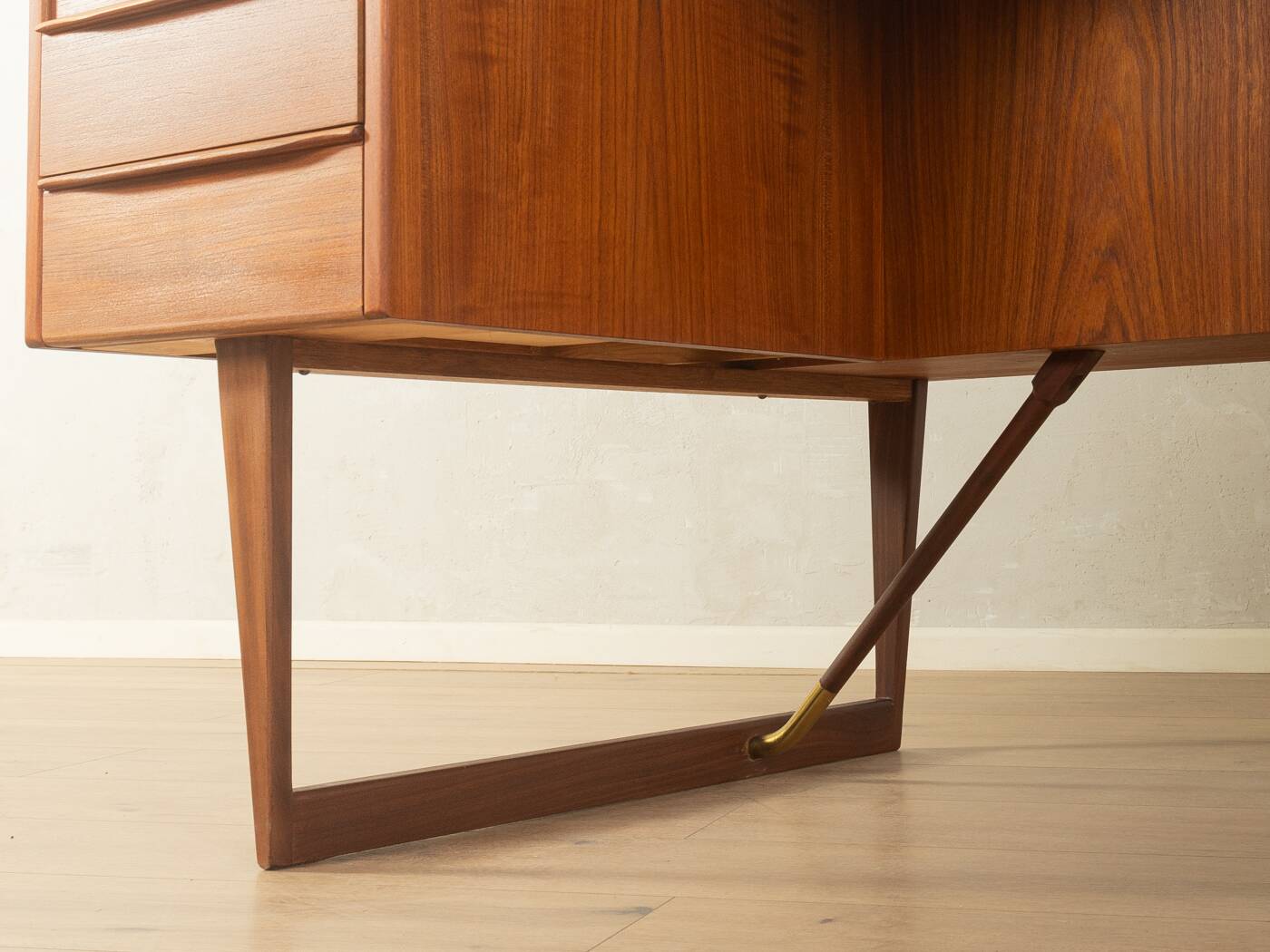 Boomerang Desk, Peter Løvig Nielsen