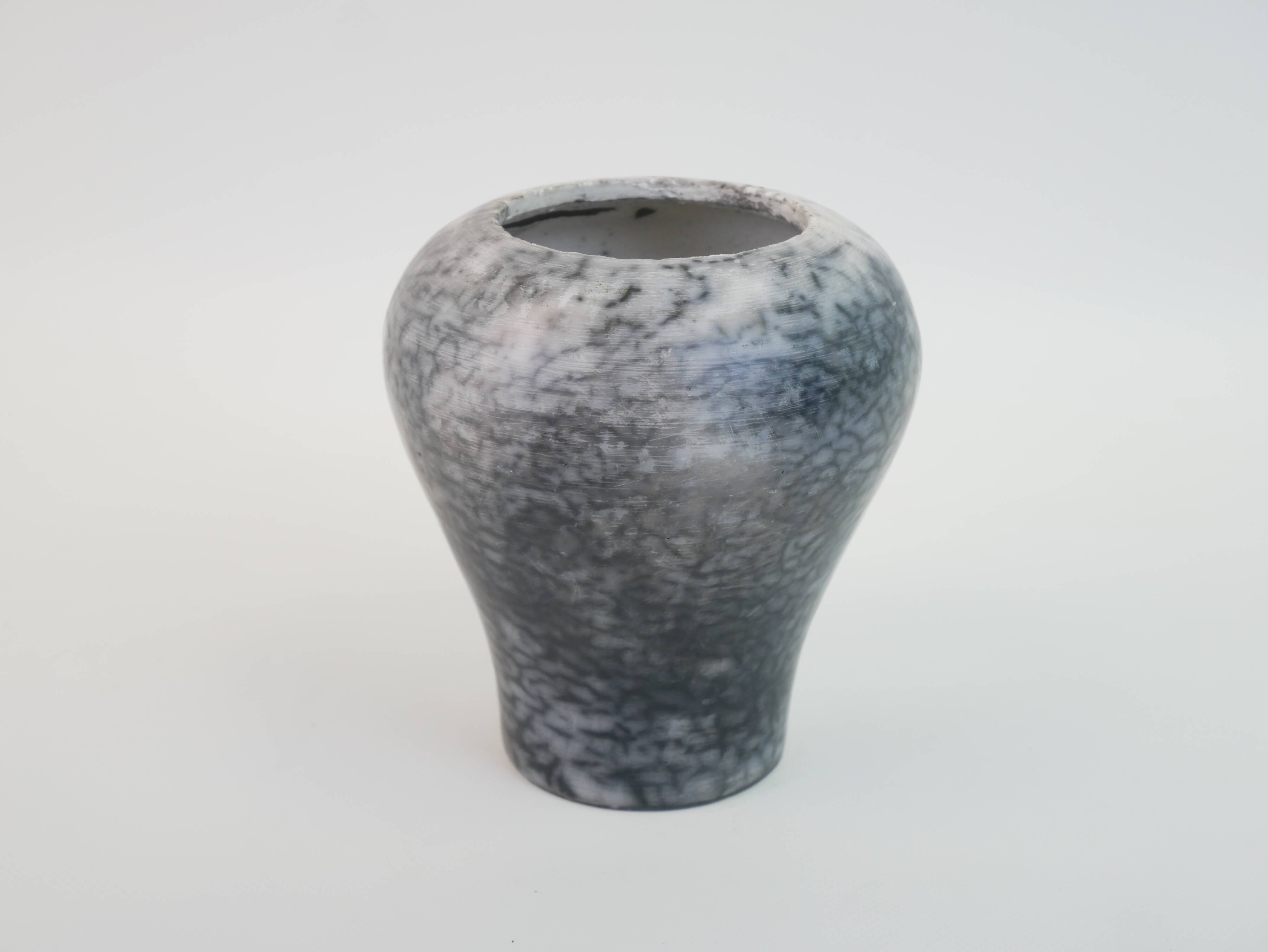 Vase en céramique gris et blanc