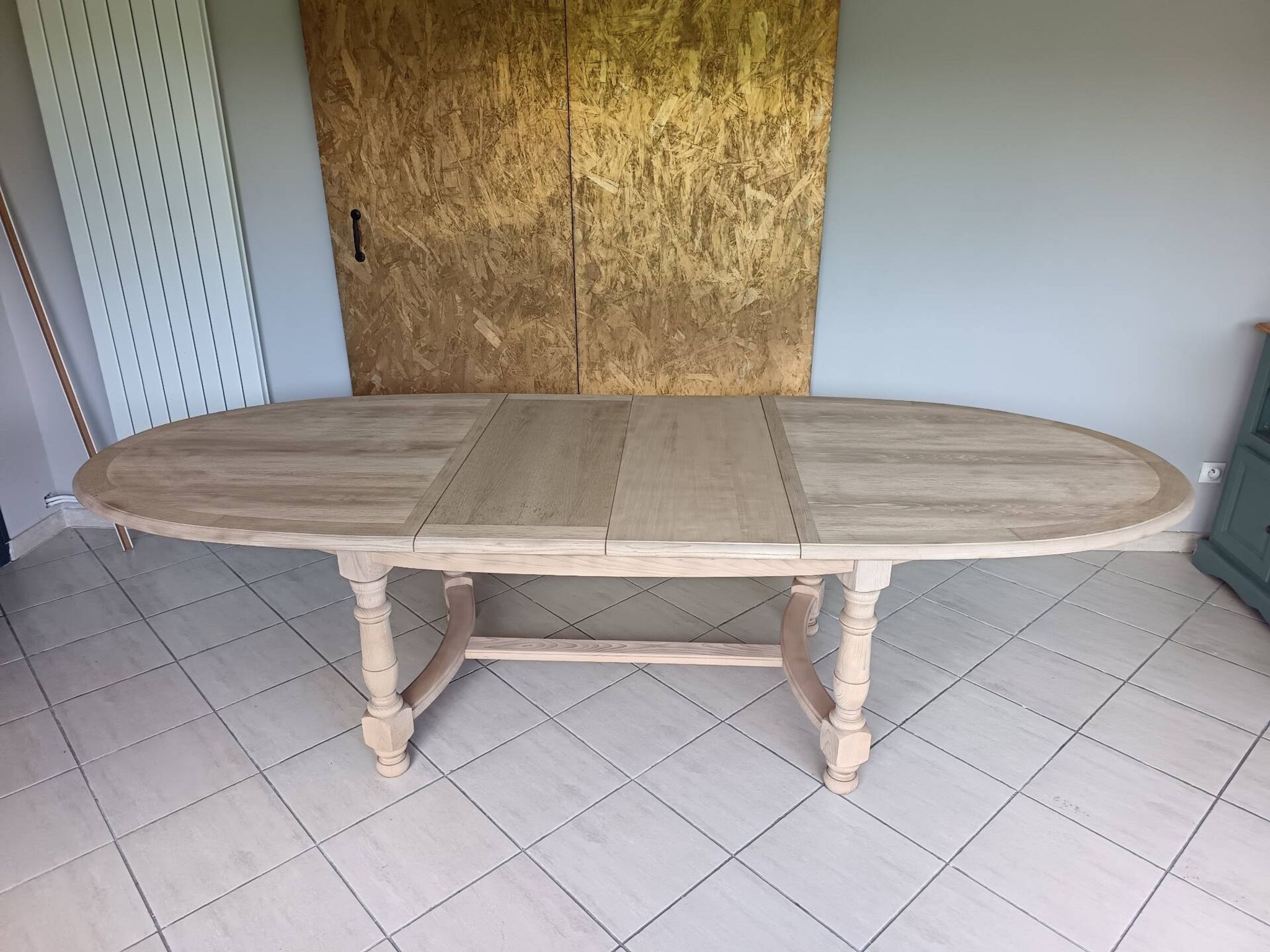 Table ovale extensible en chêne massif rénové