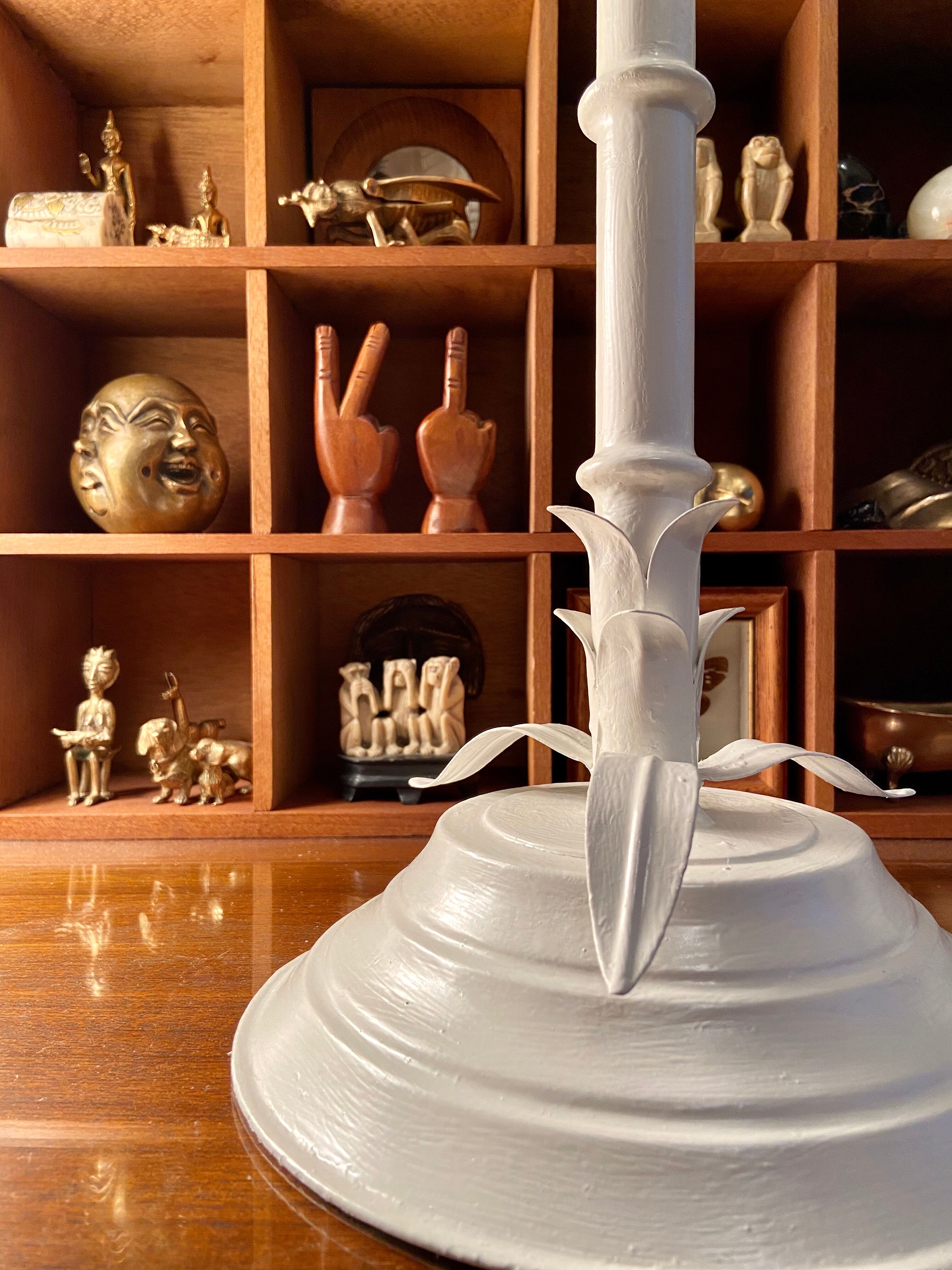 Palm lamppost in opaline and white metal