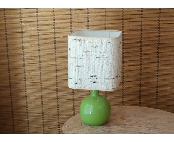 Lampe " boule " en bois vert pomme abat jour beige années 70