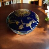 Bonbonniere from the Monaco porcelain factory with pure gold gilding.