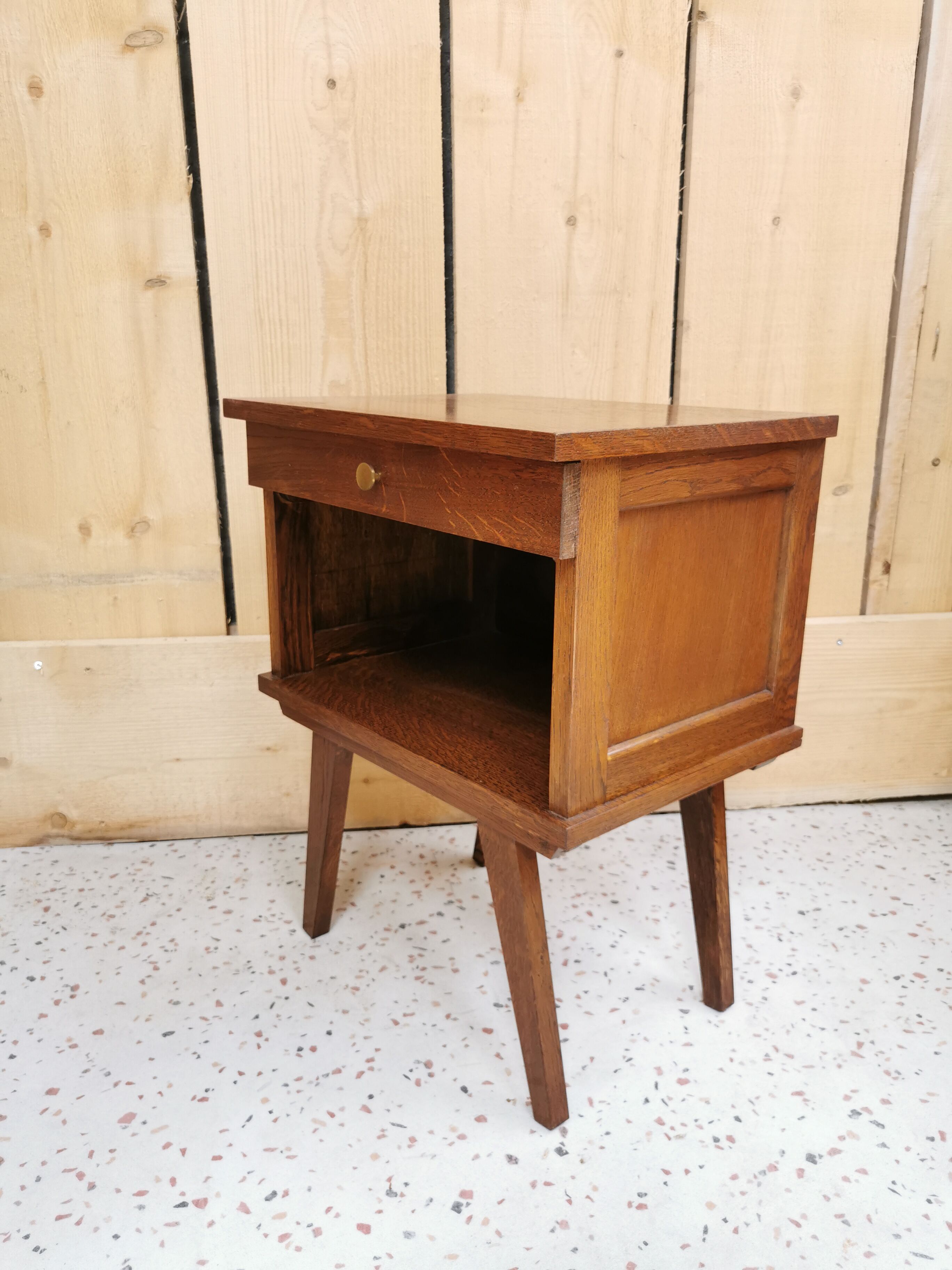 Bedside compass feet