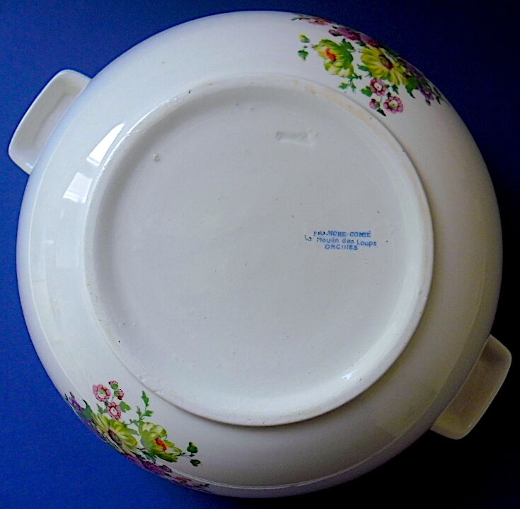 Soupière en semi-porcelaine d'Orchies à décor floral