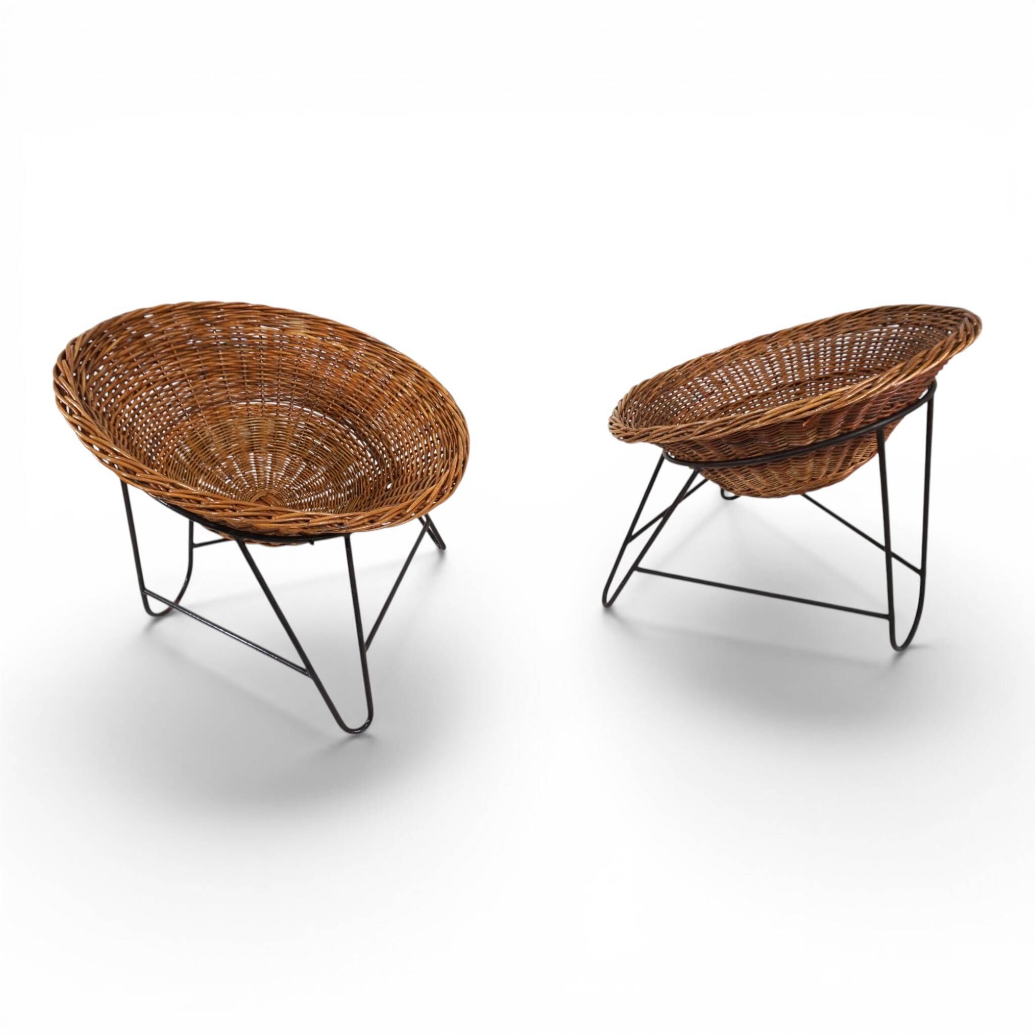 Pod Chairs – Pair of Rattan/Wicker Lounge Chairs on Metal Frame, 1970