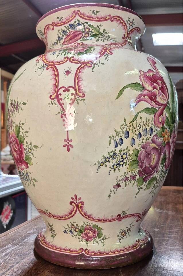 Roger Colas in Clamecy: Important vase in faience with a baluster shape.
