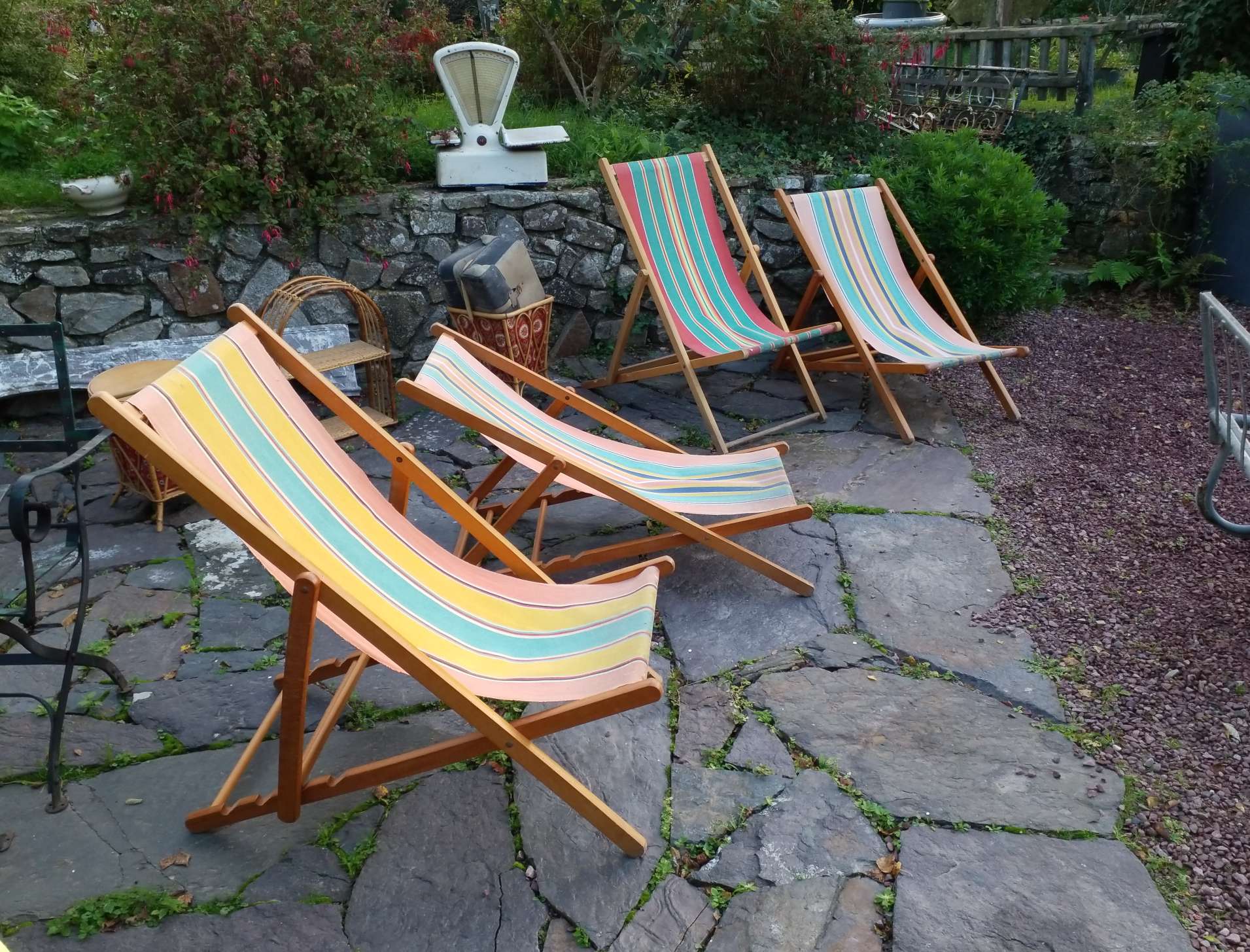 Set of 4 sunbeds