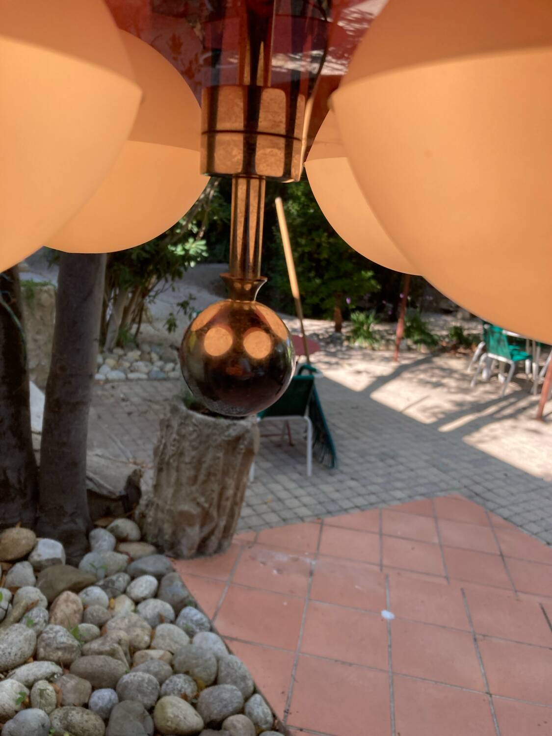 Lustre italien en opaline et plexiglas 70’s