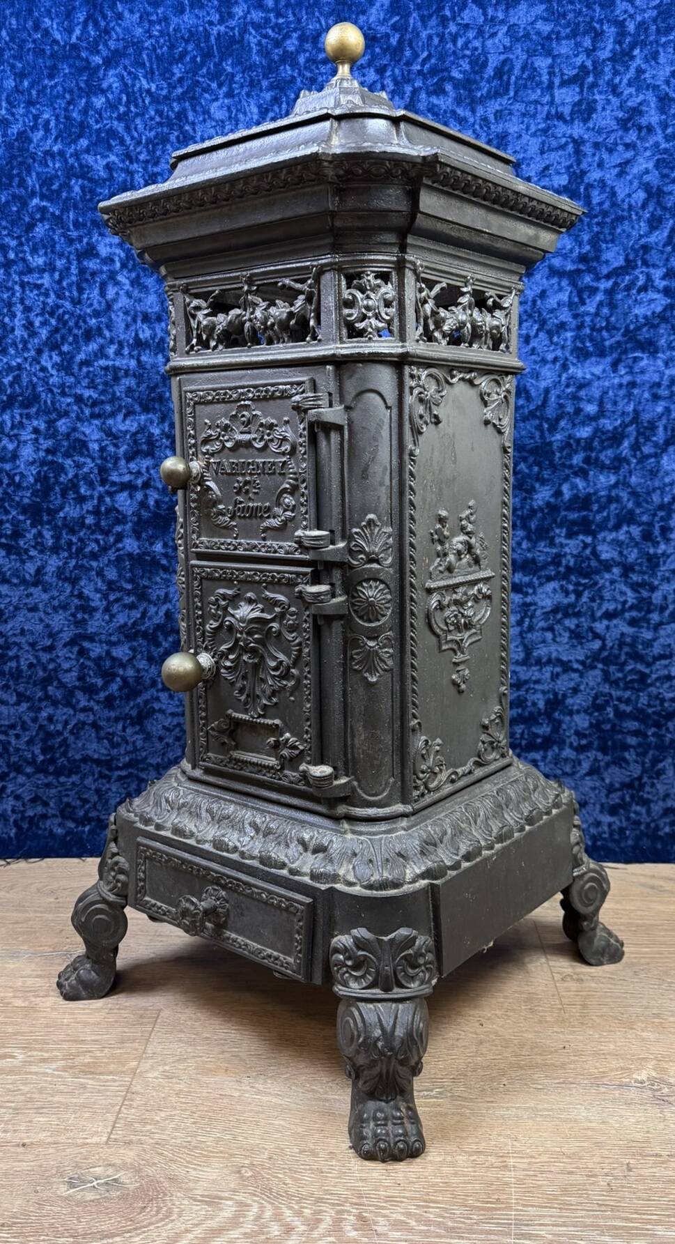 Beautiful cast iron stove, pagoda model, from Varigney in Haute Saône