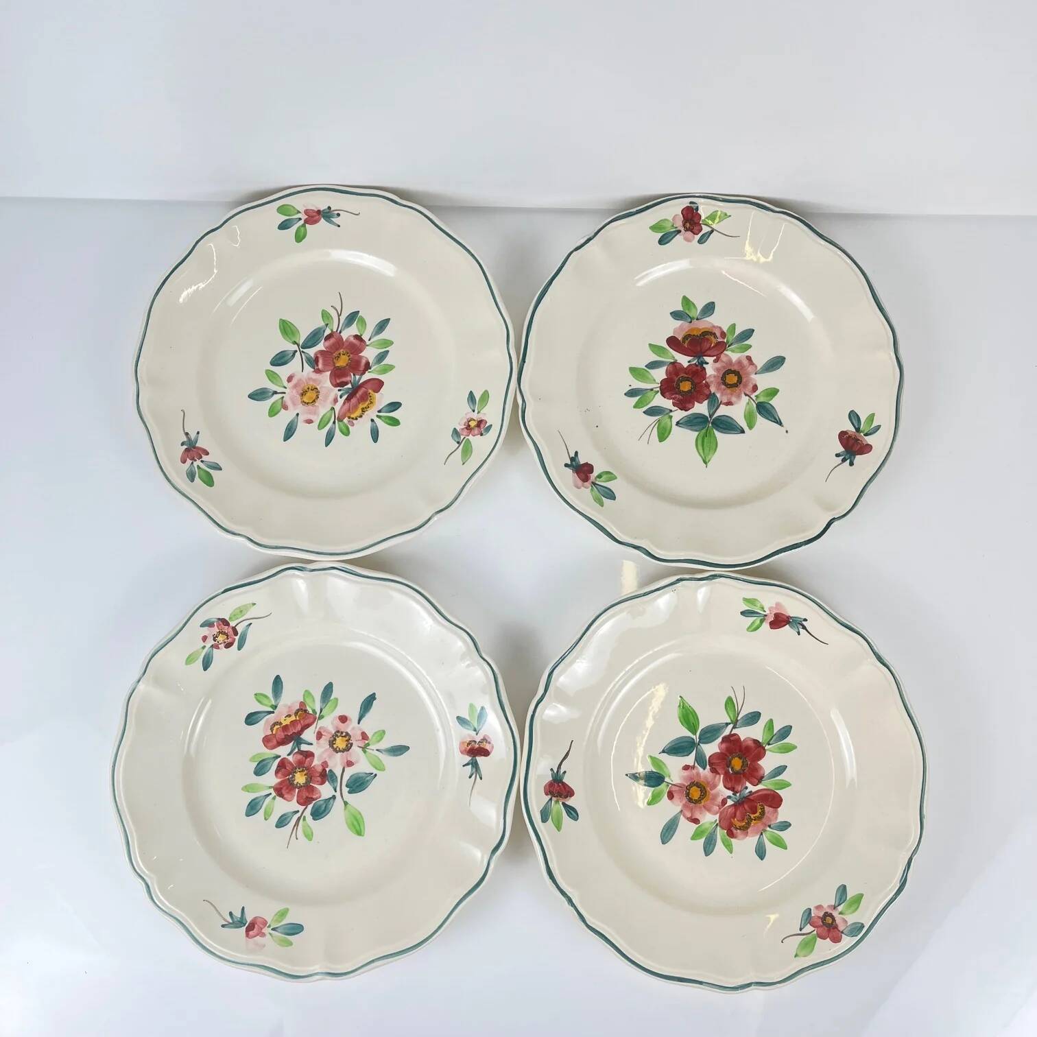 Set of 4 Sarreguemines "Amazonas" dinner plates, late 19th-early 20th century