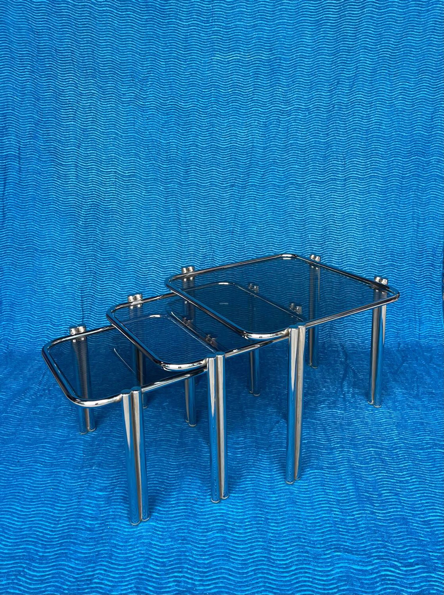 SET OF 3 NESTING TABLES WITH CHROME METAL DOUBLE BASE AND SMOKED GLASS