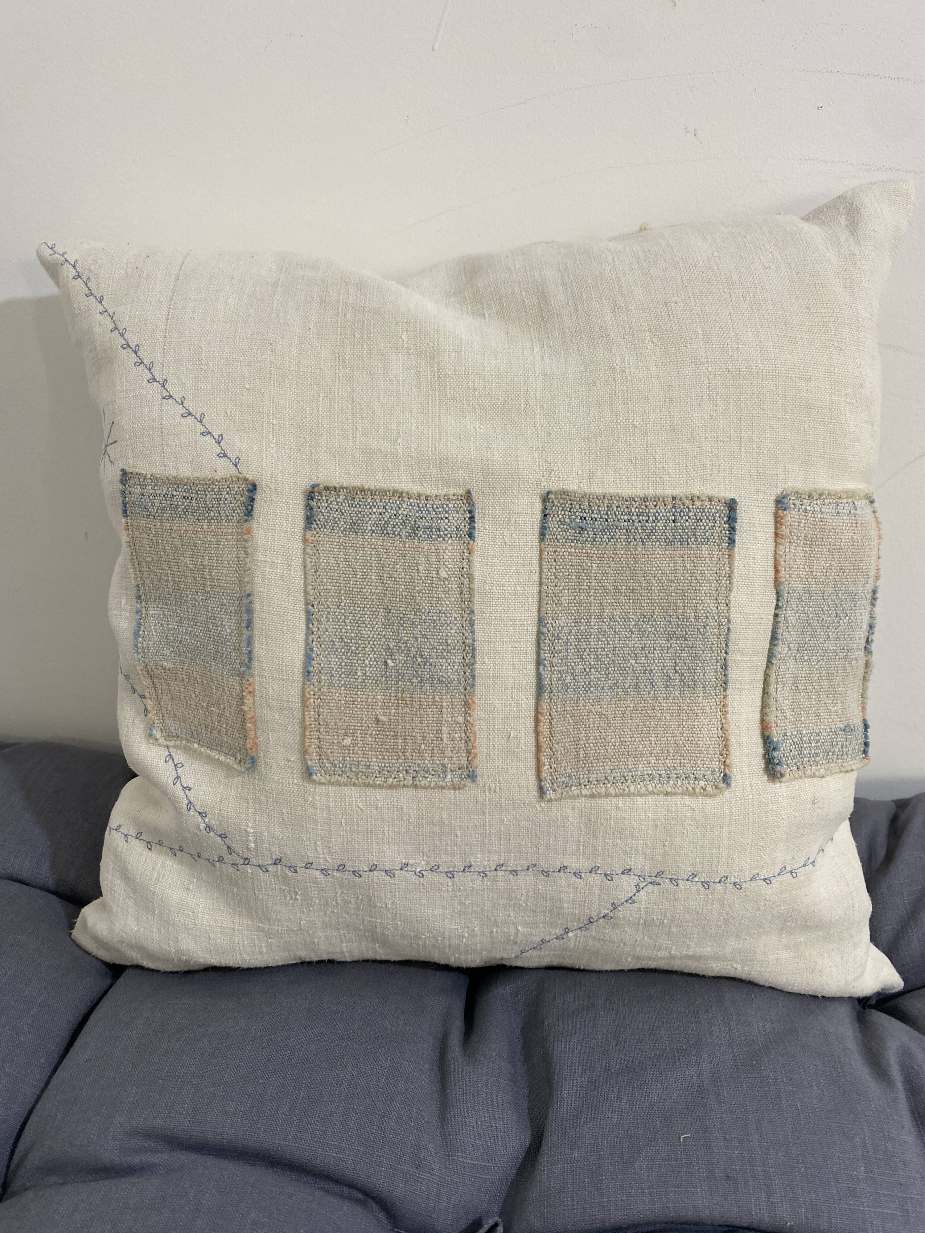 Cushion in old canvas Kilim style