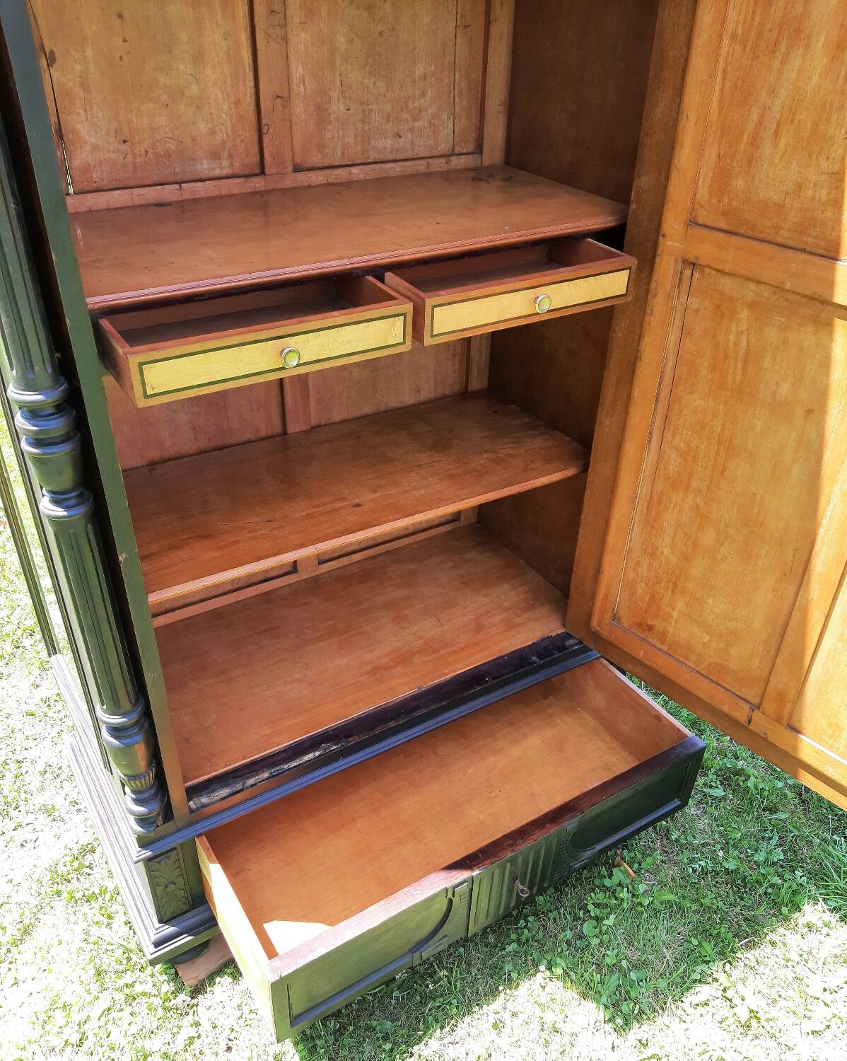 Dressmaker's cabinet with beveled triptych mirrors. (Mirror cabinet)
