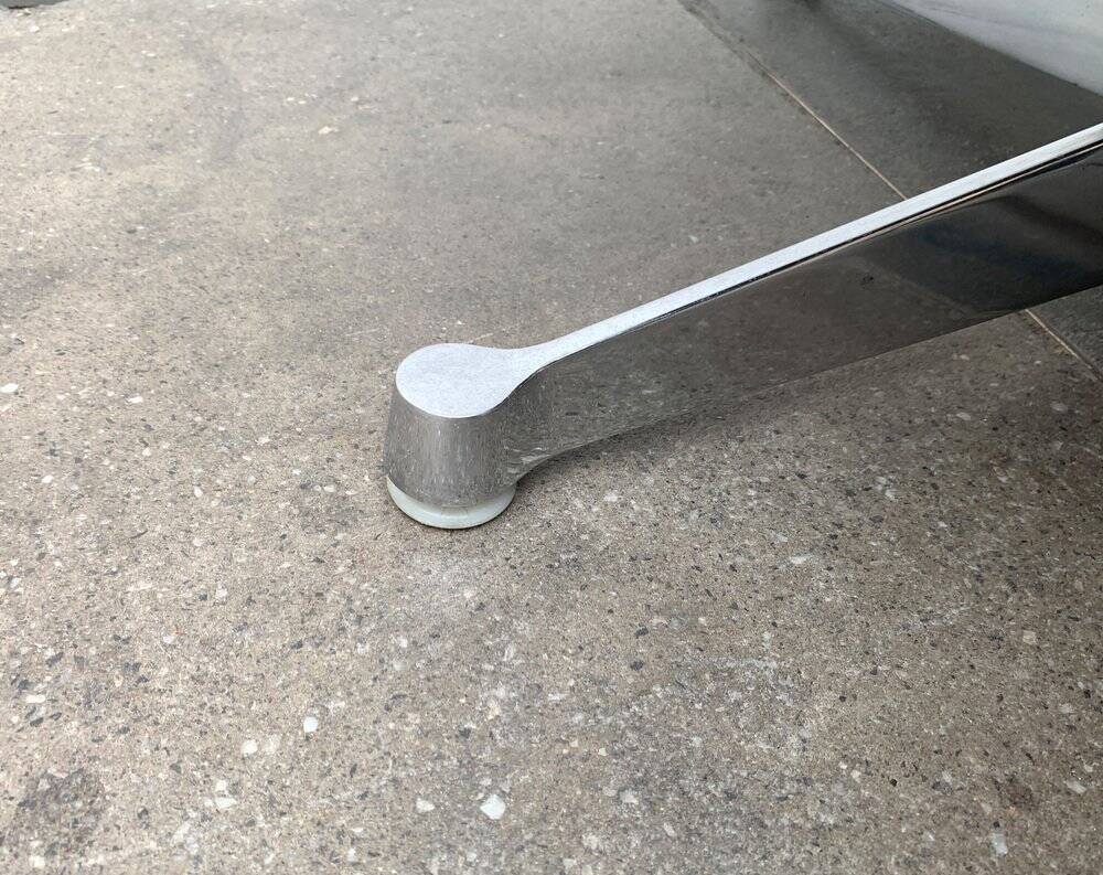 Set of aluminium chairs EA 124 Mid-Century by Charles & Ray Eames for Herman Miller, 1960s.