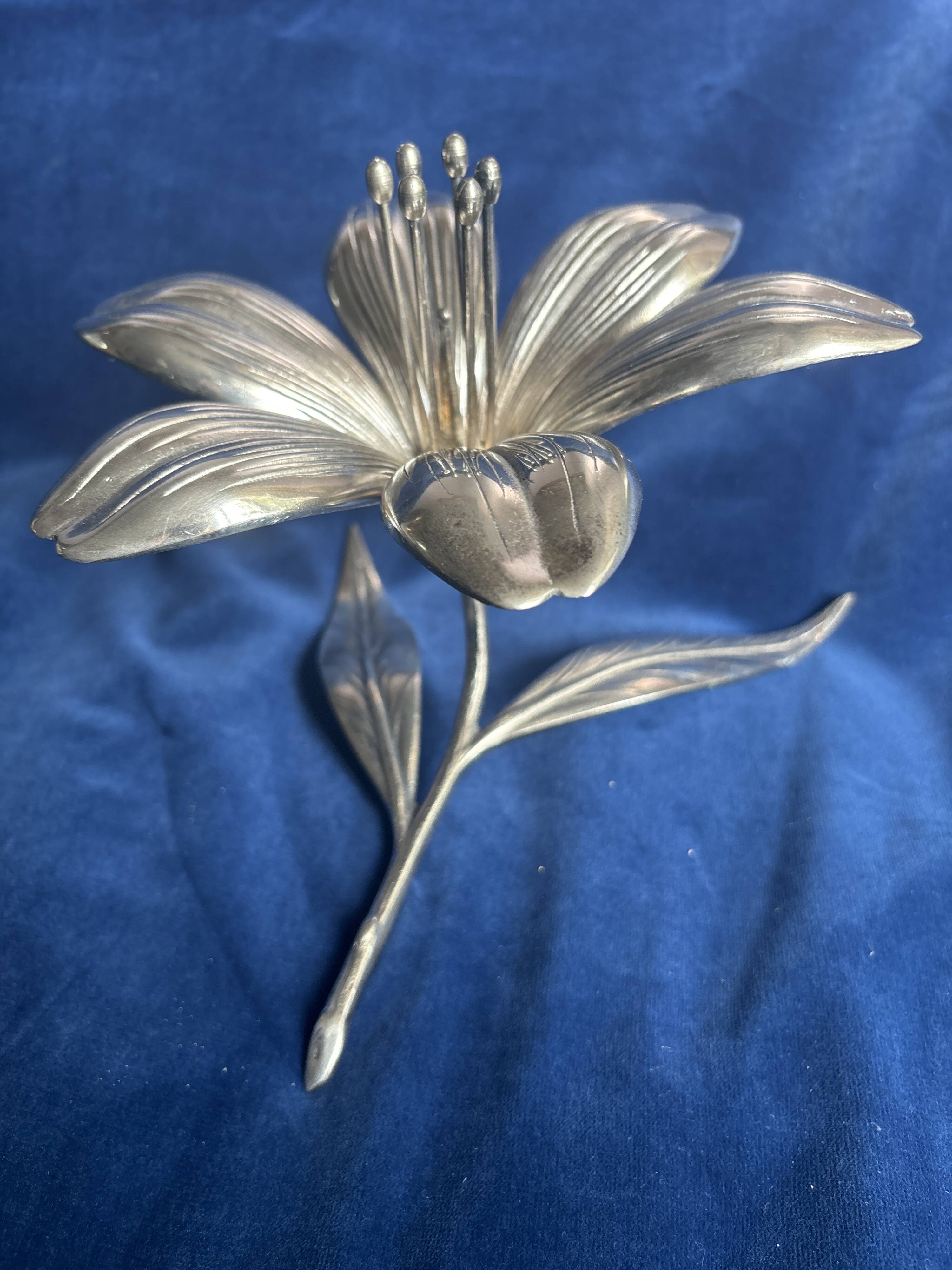 Decorative object and cigar/cigarette service