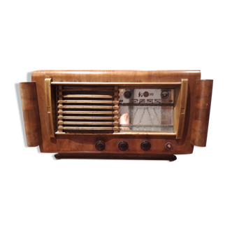 Vintage radio station