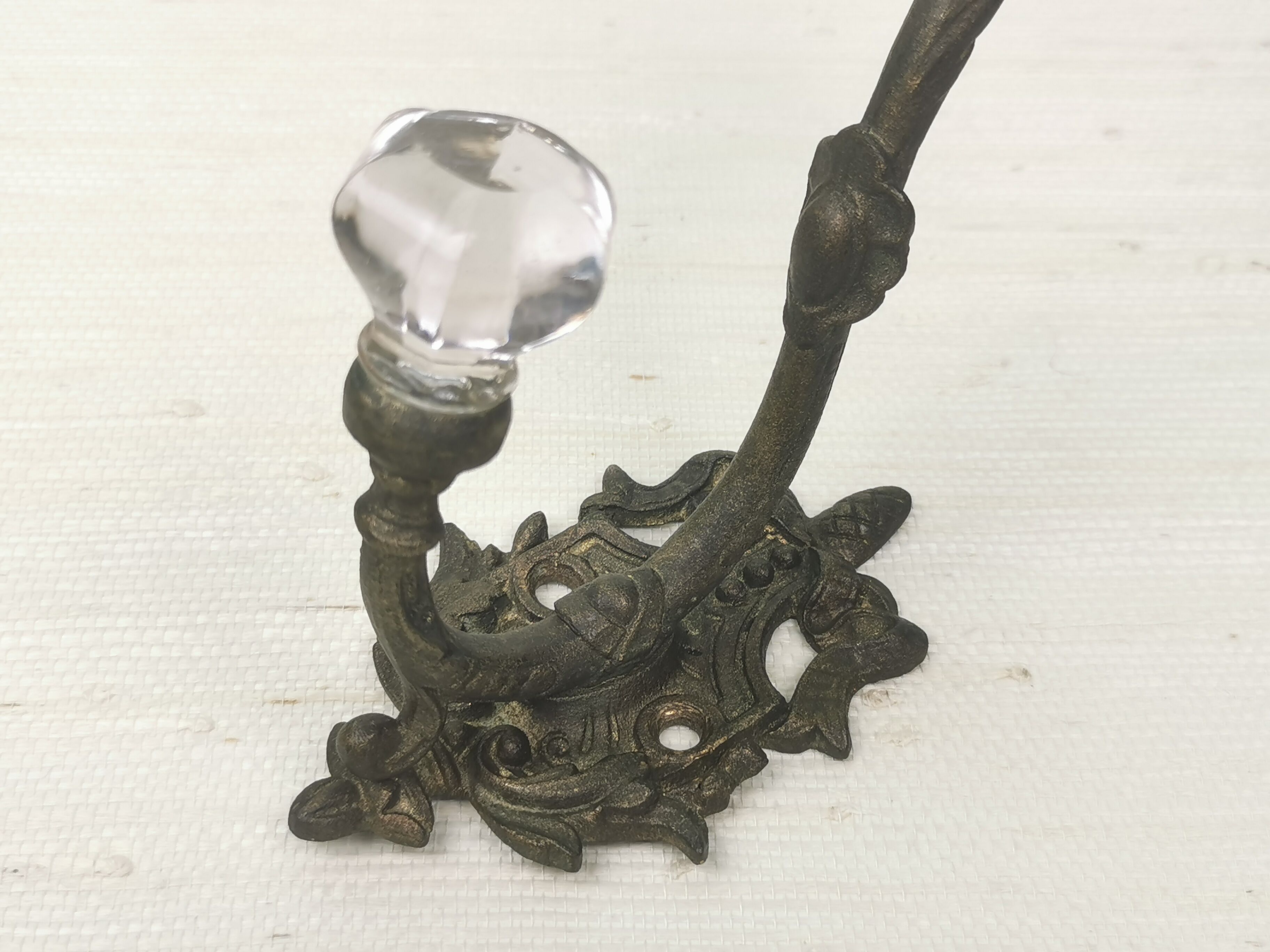 Bronze patères
