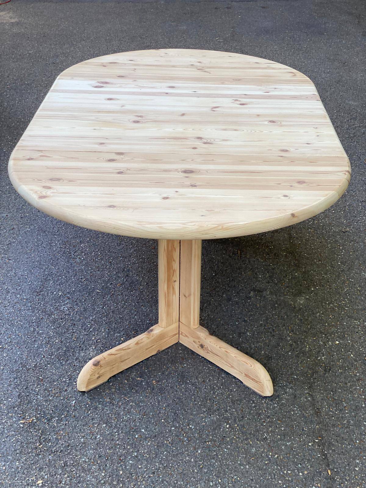 Round stripped extendable dining table in the style of Rainer Daumiller Hirtshals Sa.