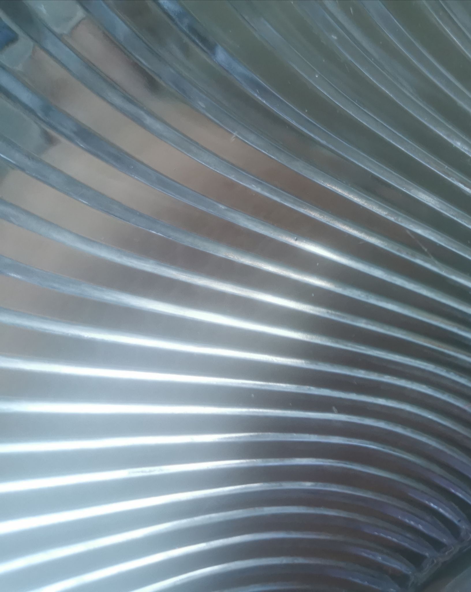 Striated glass cut