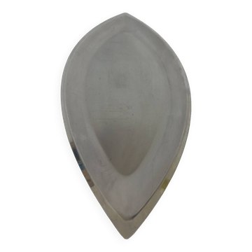 Oval serving dish in solid 18-10 stainless steel. Guy Degrenne
