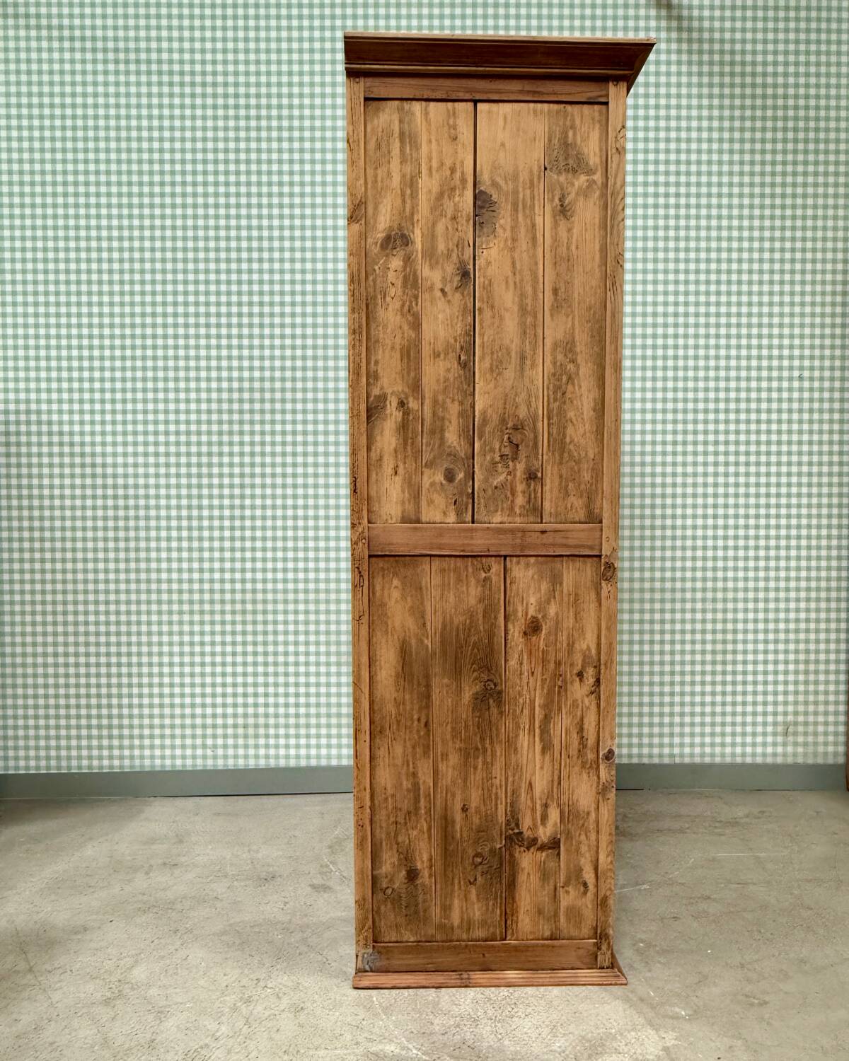 Large Parisian wardrobe with hanging space (renovated)