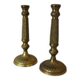 Paire d'anciens bougeoirs en laiton