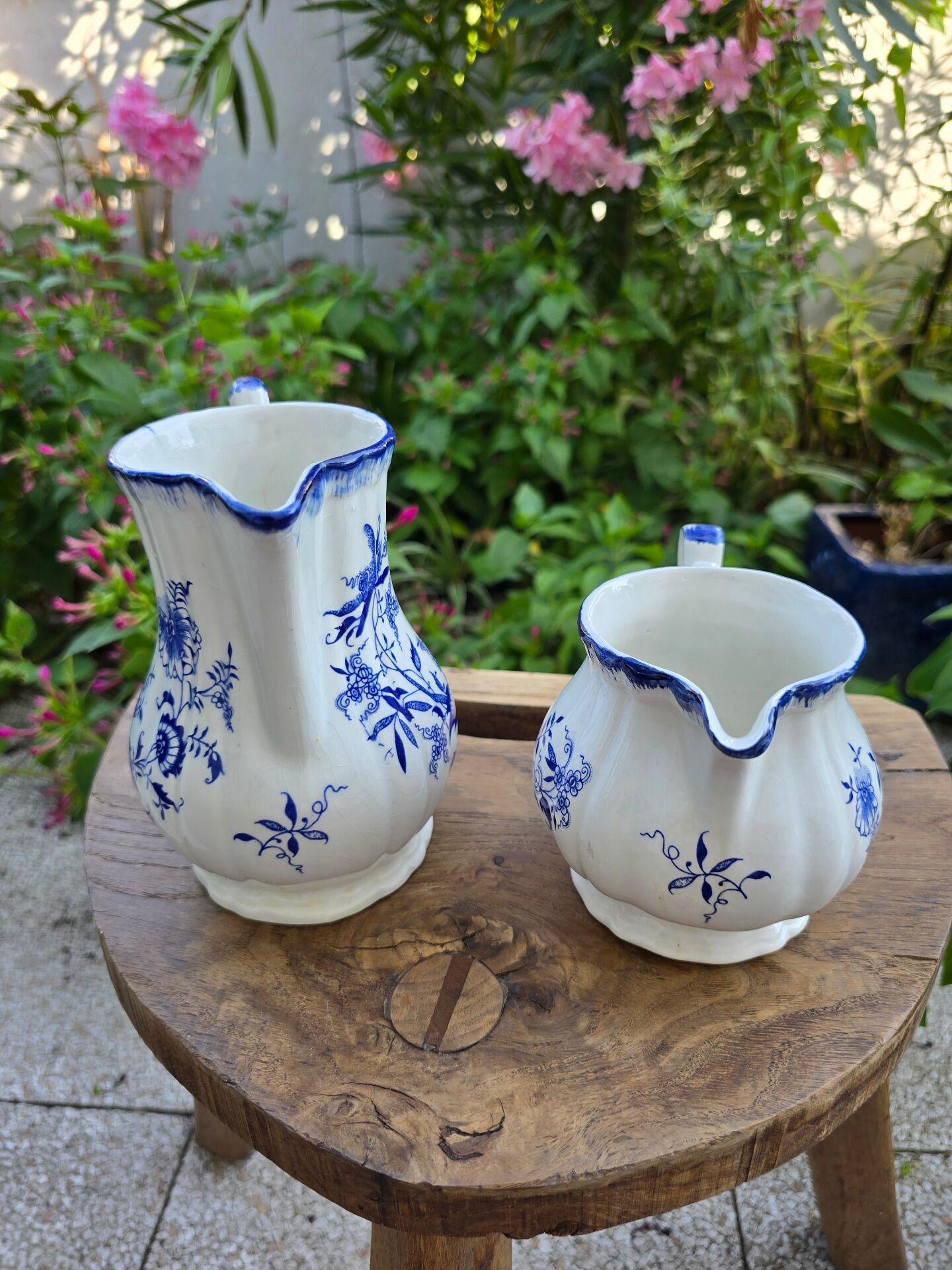 Milk and juice jugs Sarreguemines Lancaster