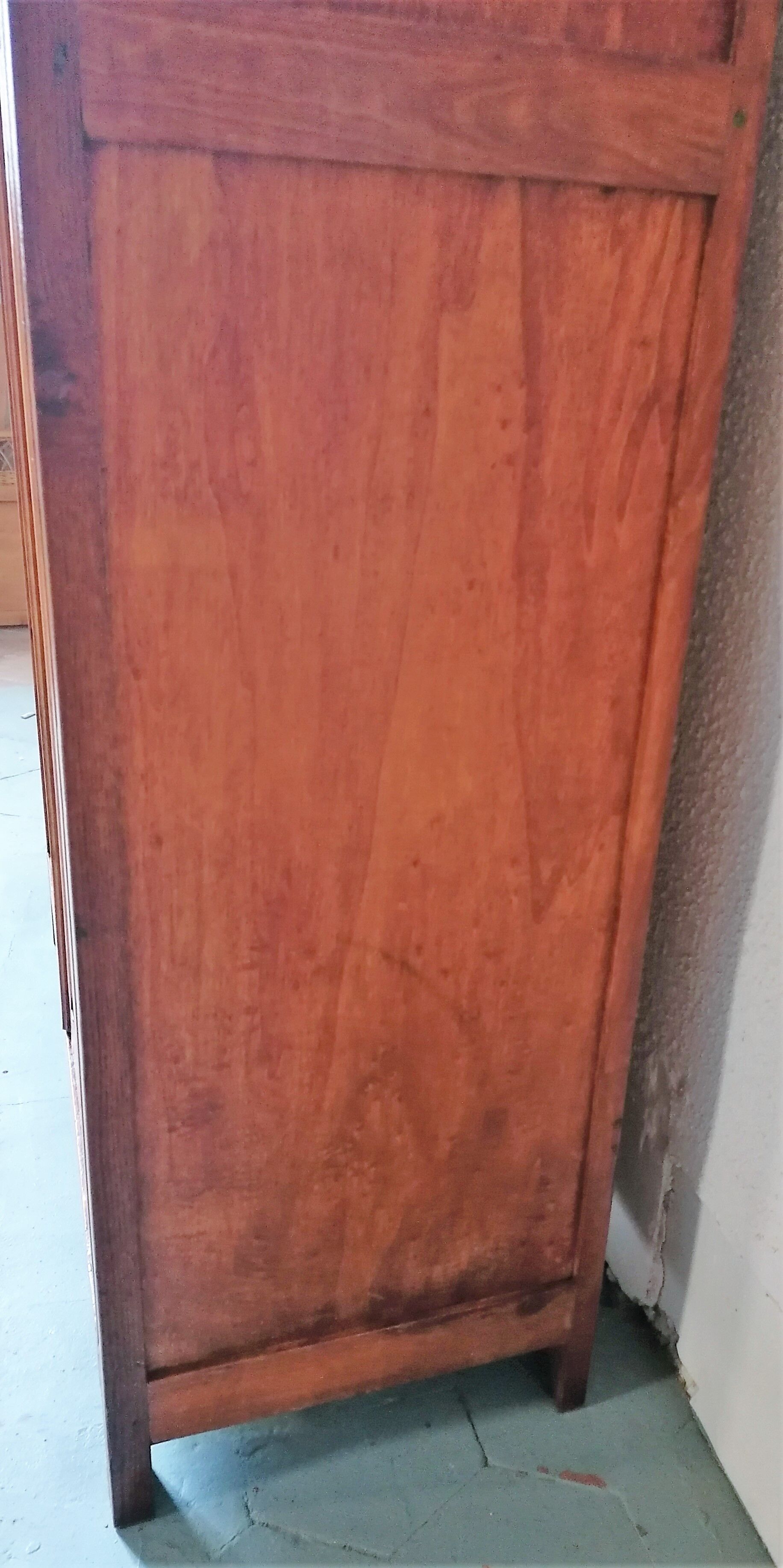Armoire parisienne