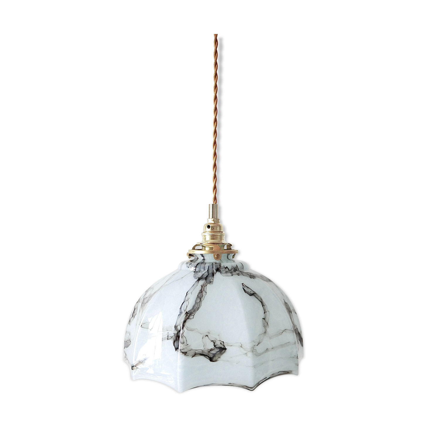 Blue opaline suspension