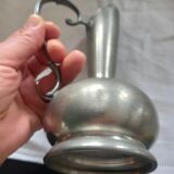 Vase avec anse en etain