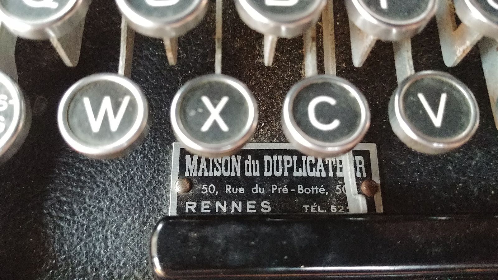 Invicta MP1 Olivetti typewriter