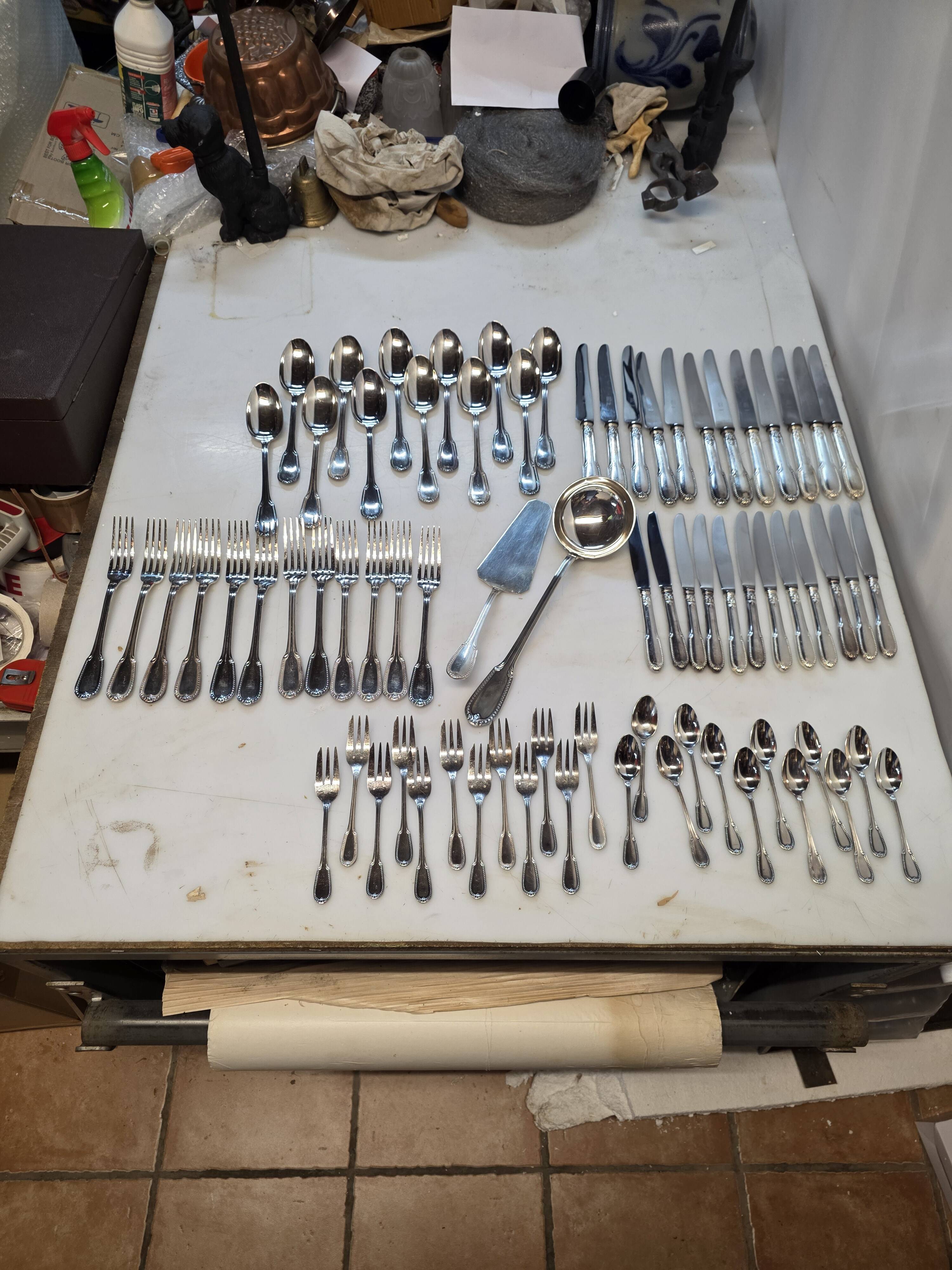 Ménagère 72 pièces en métal argenté 100  Saint-Médard, avec coffret