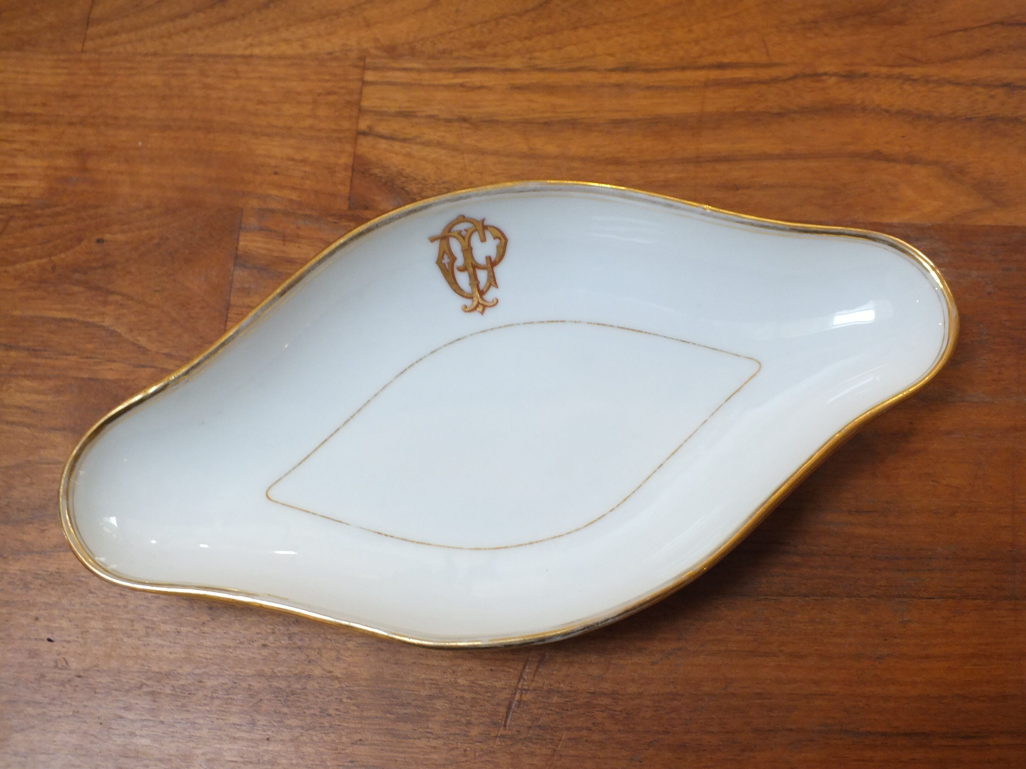 Antique ravier in white porcelain and gold Axe & Pépin in Vierzon