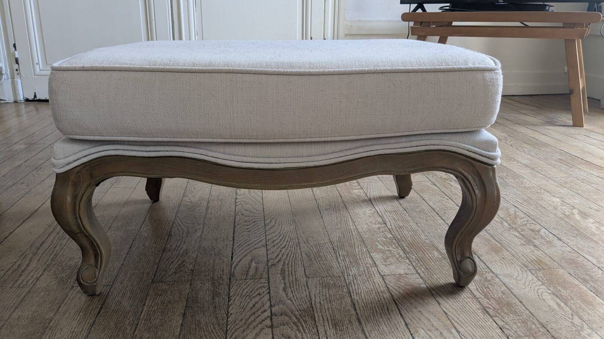 2 high-end Louis XV benches with poufs