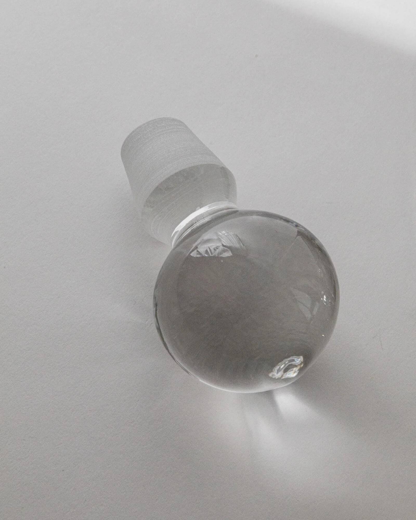 Vintage Murano glass decanter from the 1980s, transparent crystal pyramid with a spherical stopper, Linea 7.