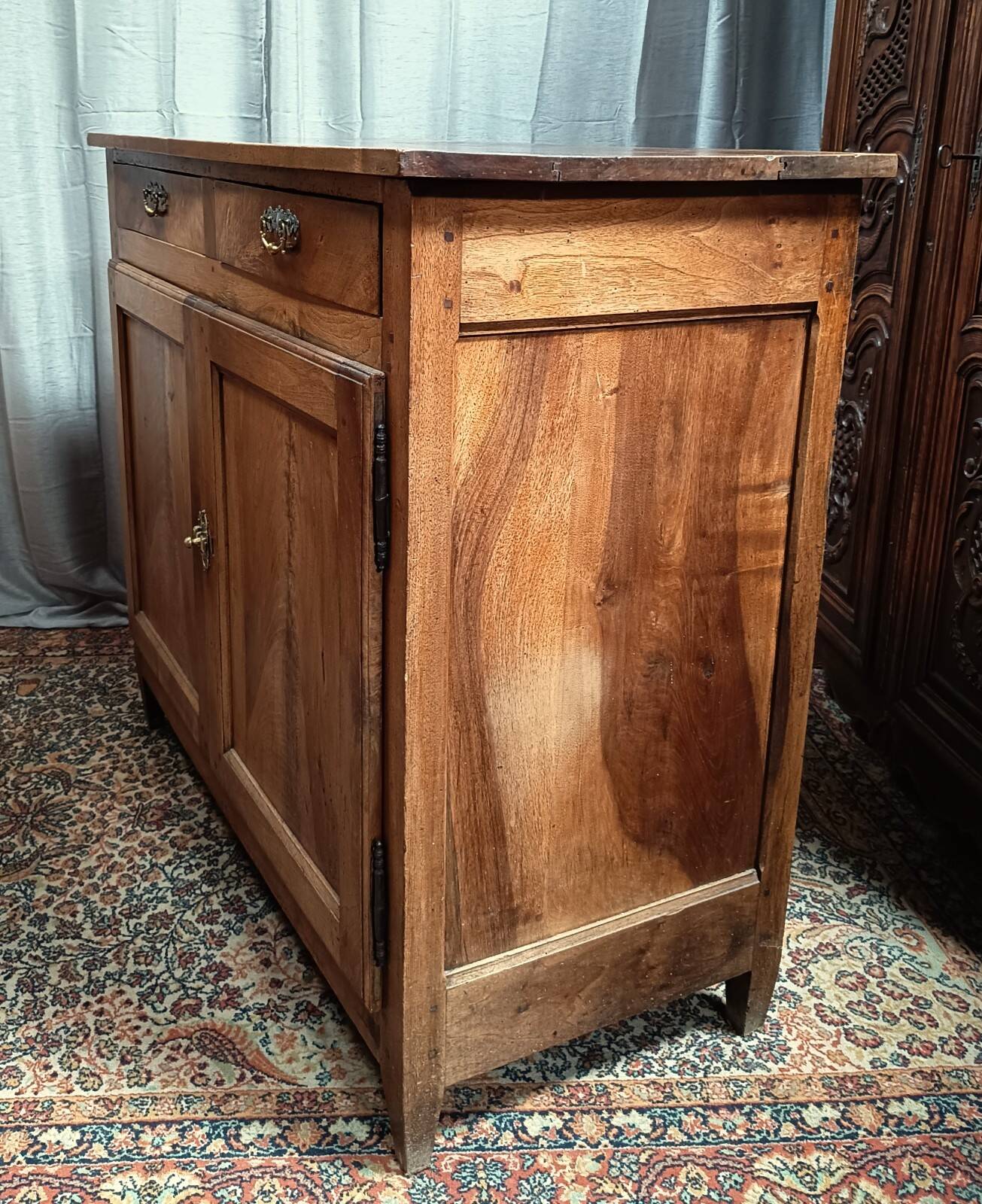 Louis XVI height-adjustable buffet in walnut