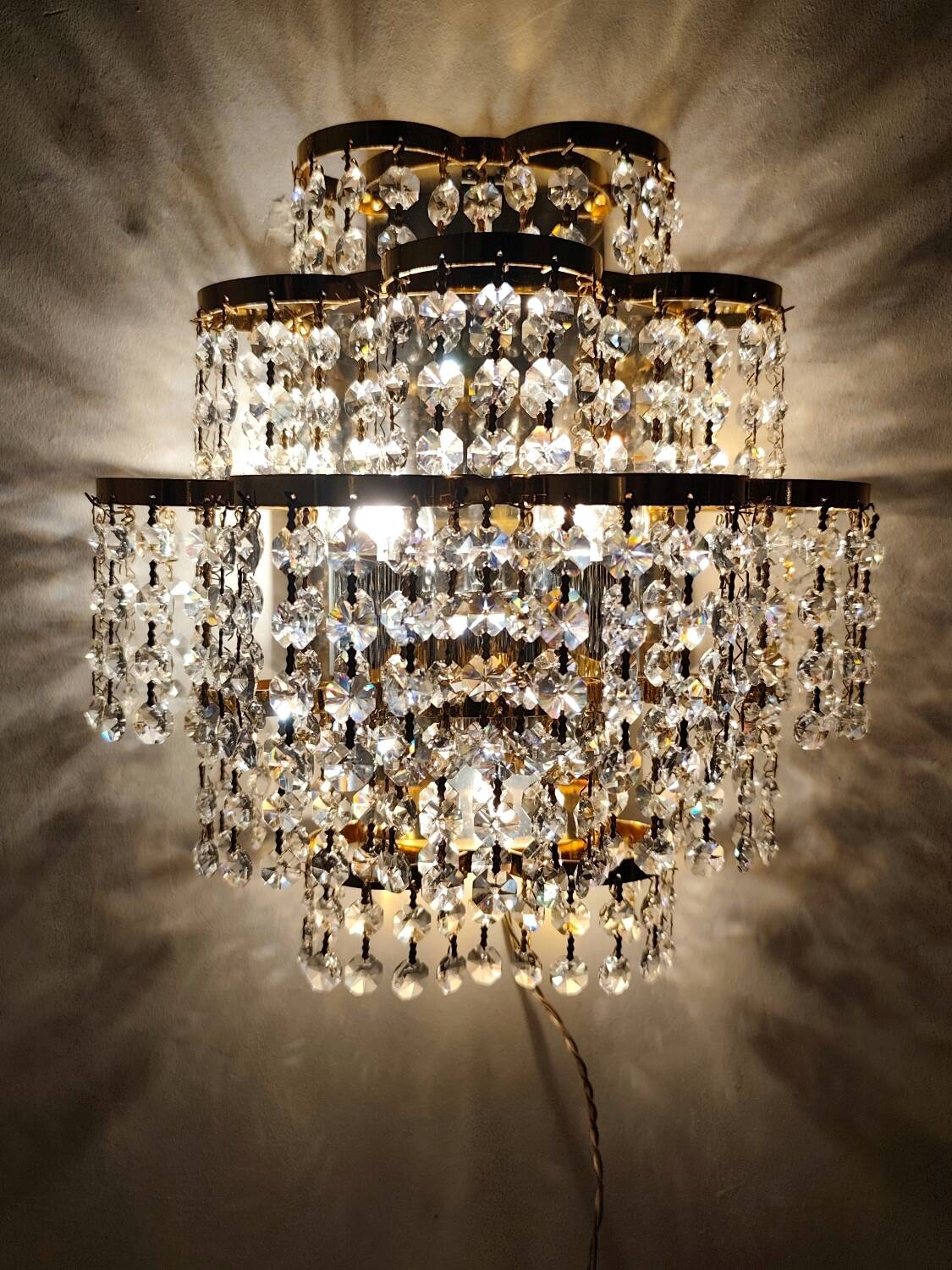 Applique du classique classique des cristaux. Espagne, années 1980.