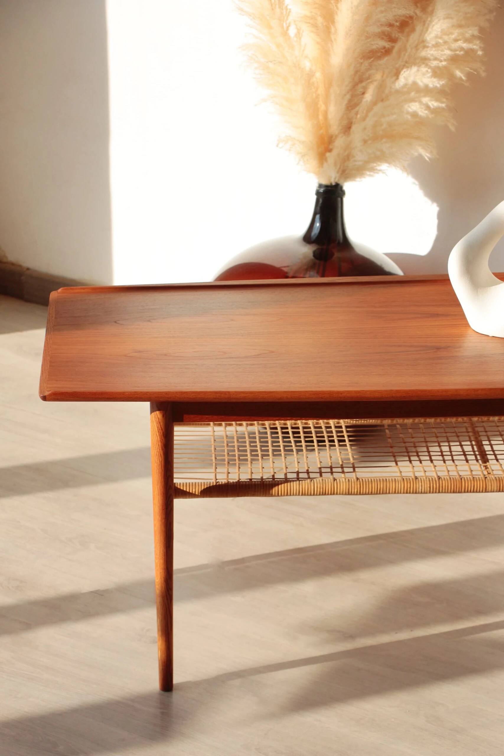 Vintage Scandinavian coffee table in teak and rattan – Danish design from the 1960s.