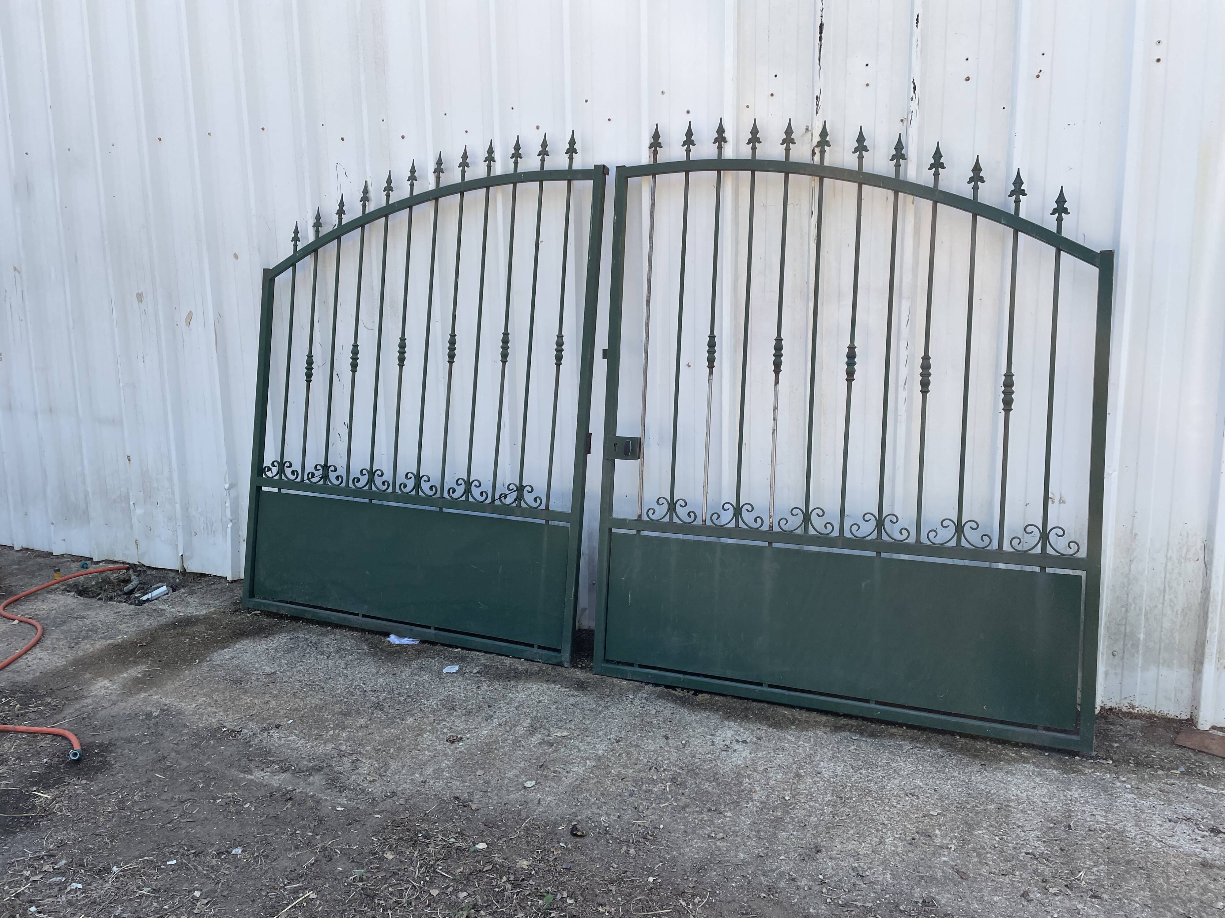 Wrought iron gate 350 x 215