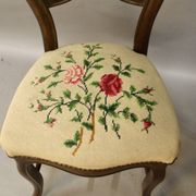 Paire de chaises Louis Philippe tapisserie au petit point