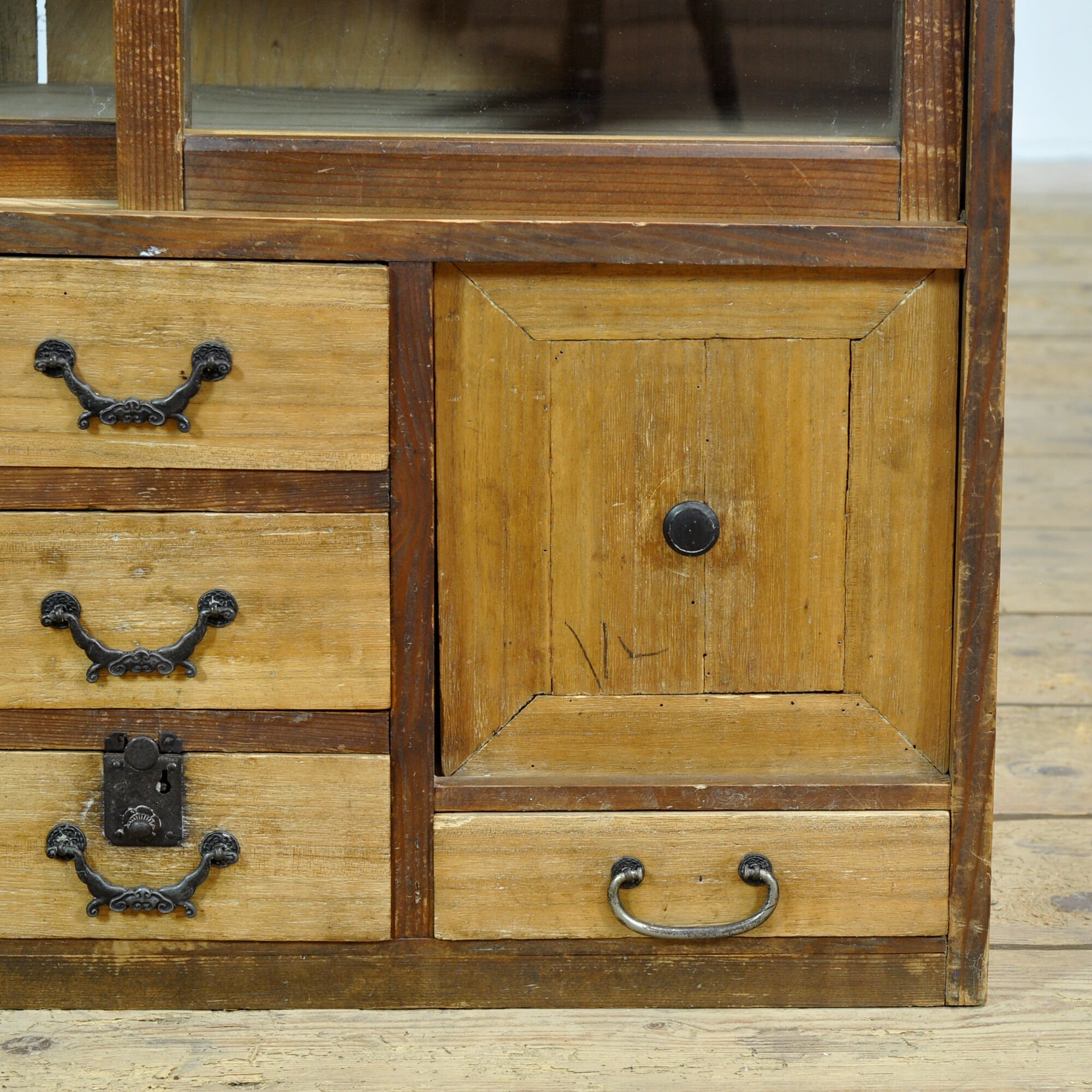 Cabinet japonais, vers 1930