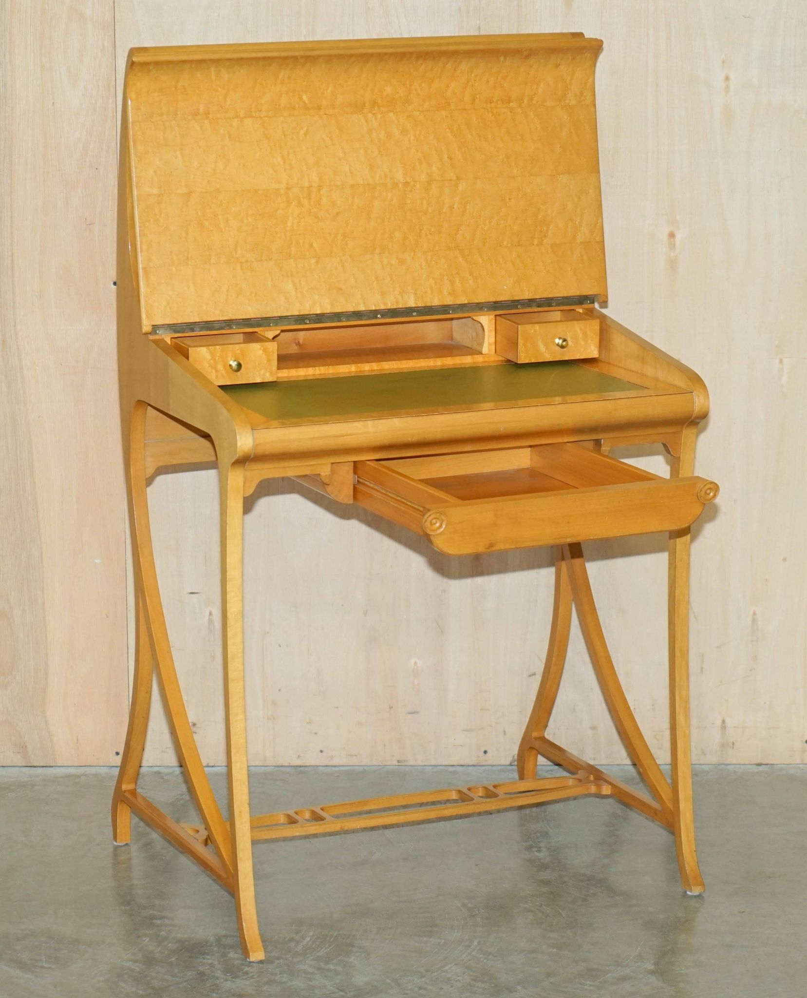 Art Nouveau desk attributed to Carlo Zen 1902 in mottled maple.