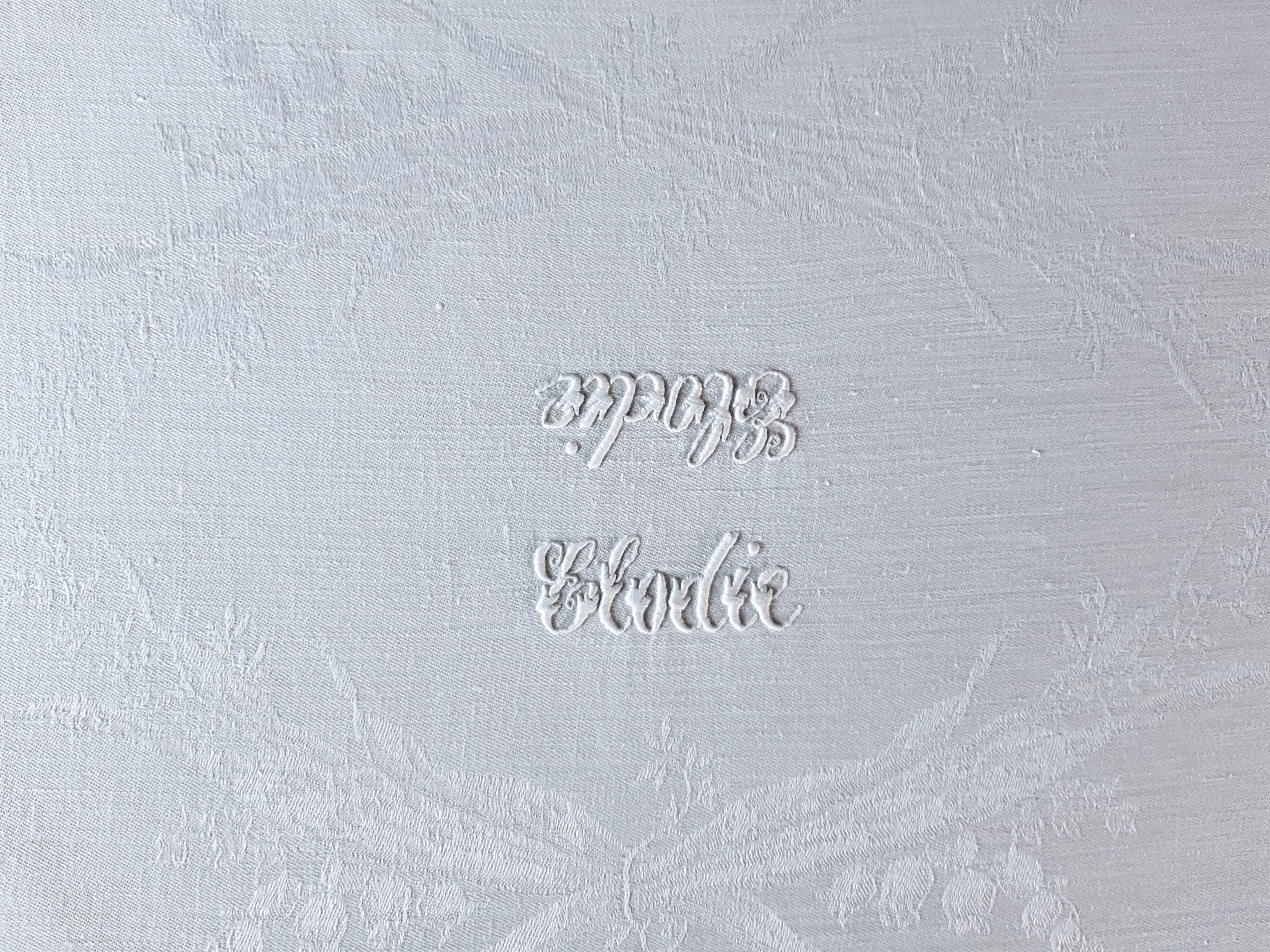 service table damned, tablecloth and 6 embroidered napkins "Elodie", 2m40 x 1m75, late nineteenth, early twentieth