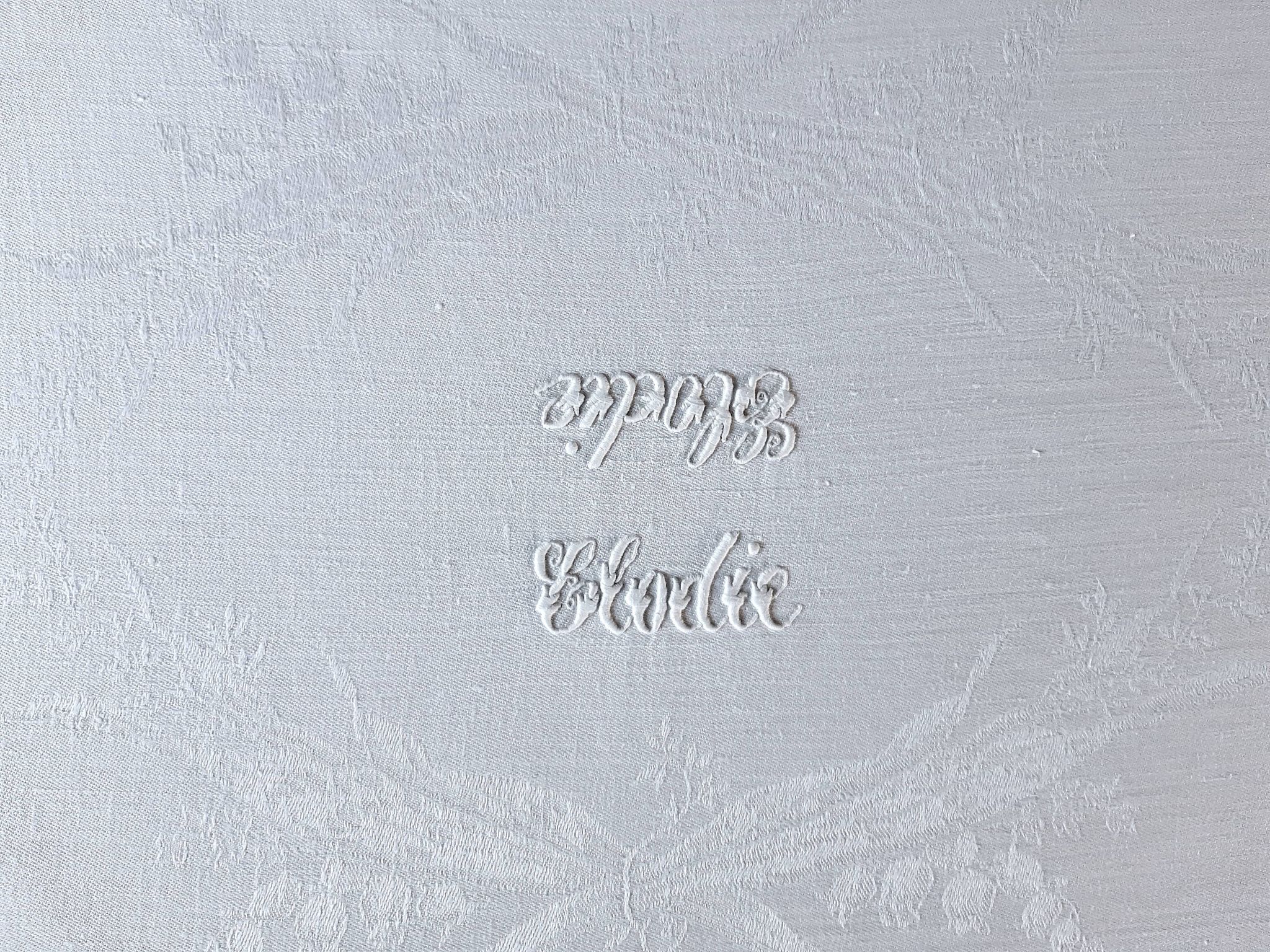 service table damned, tablecloth and 6 embroidered napkins "Elodie", 2m40 x 1m75, late nineteenth, early twentieth