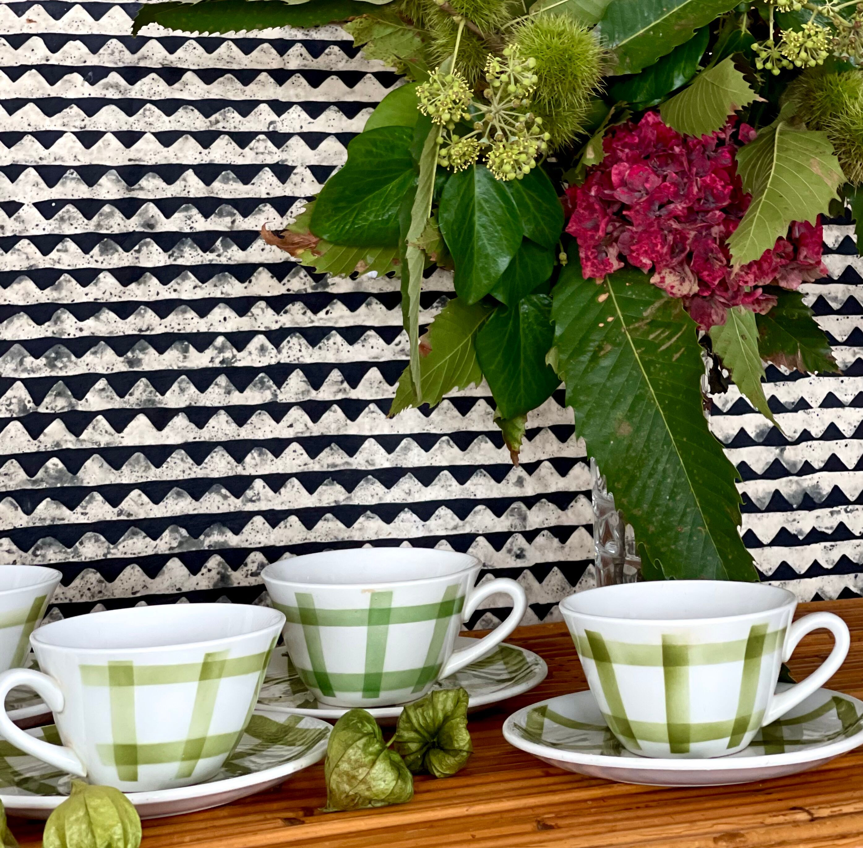 5 cups and saucers vichy 1950