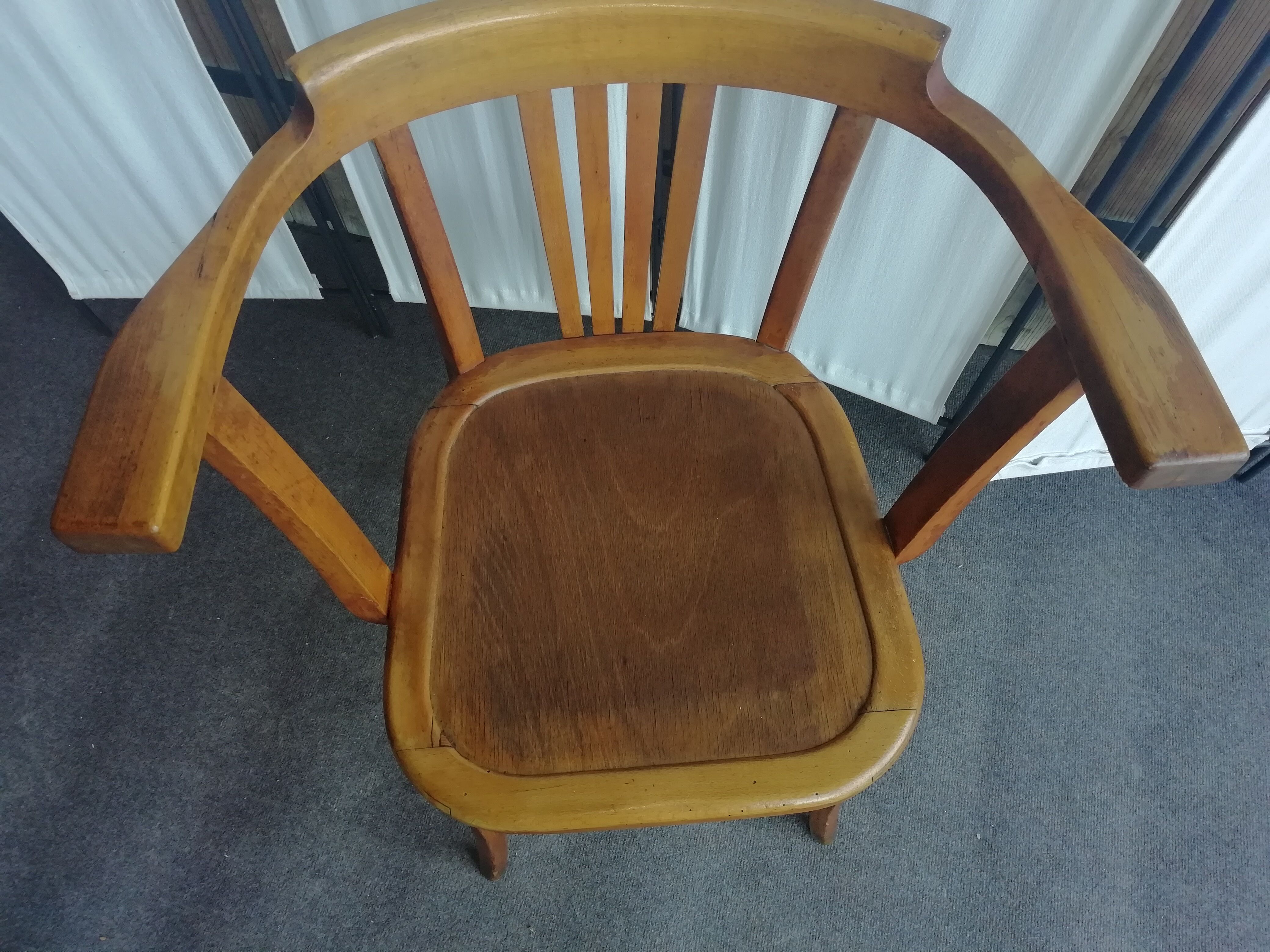 60/70 desk chair