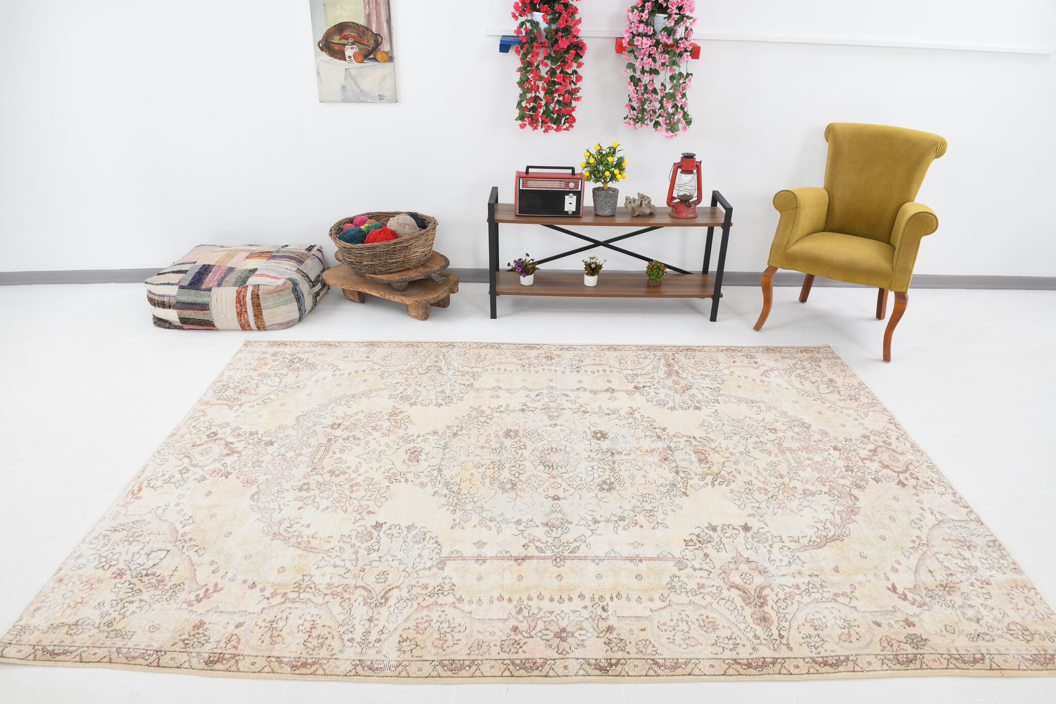 Distressed beige classic carpet 282x193cm