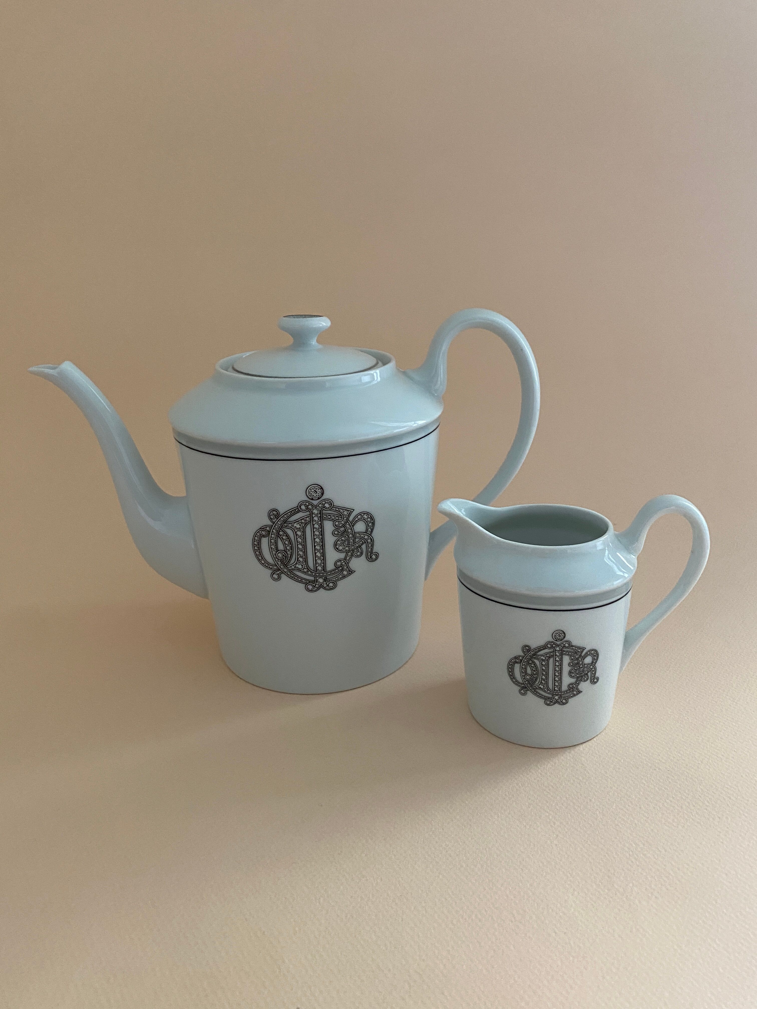 Théière et pot à lait Dior